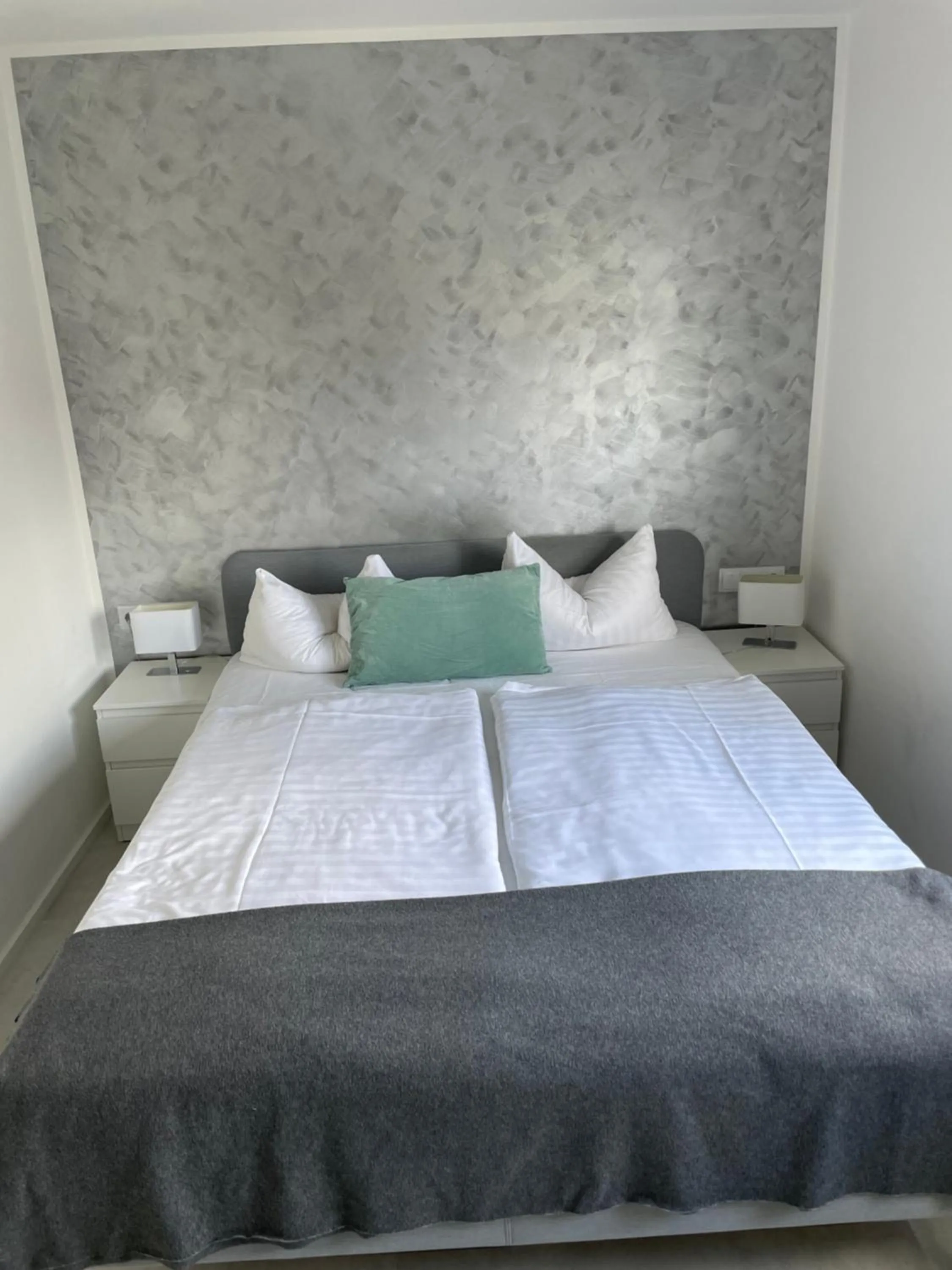 Photo of the whole room, Bed in Liberty Hotel Cologne