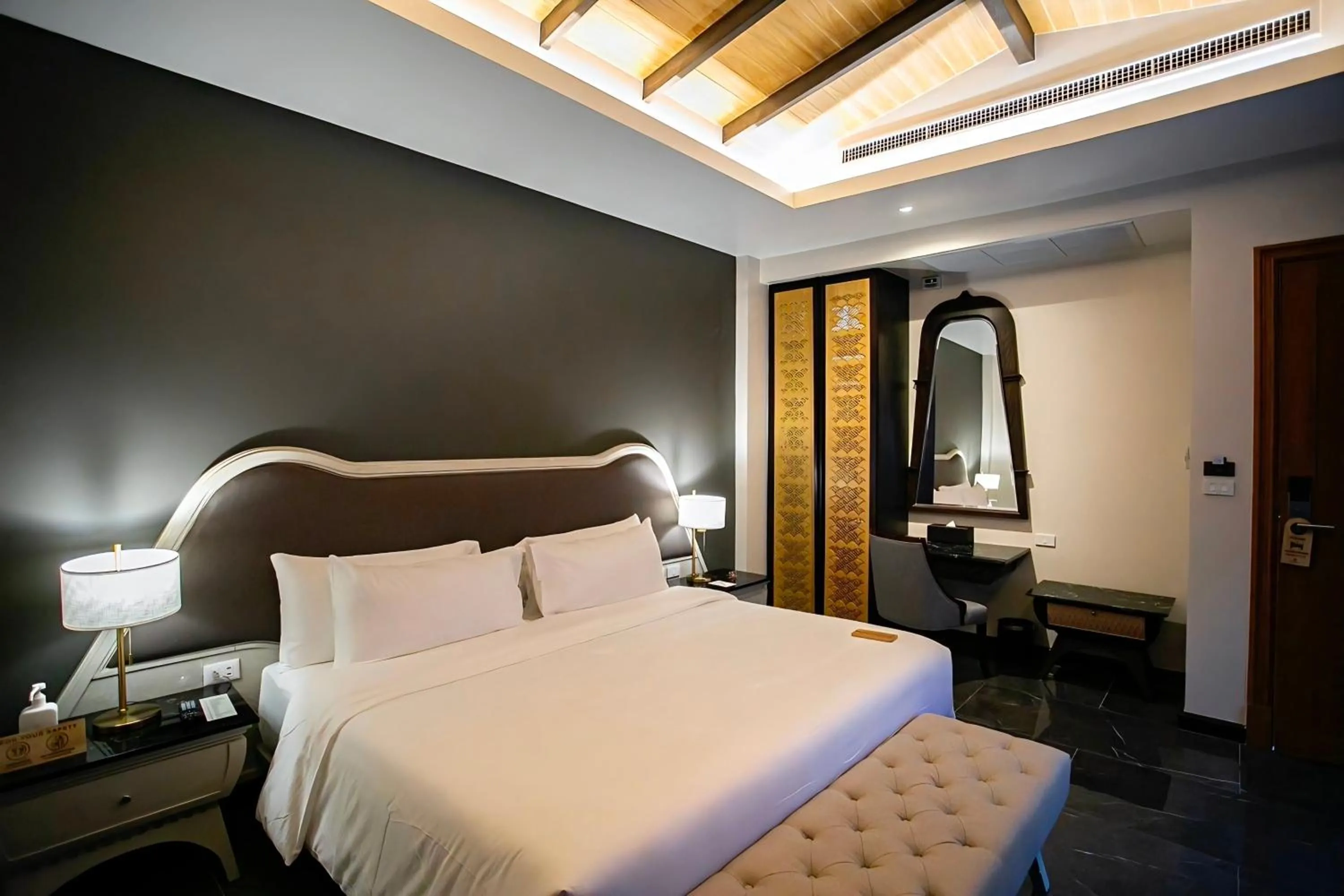 Bed in Phukalini Luxury Pool Villa & Onsen