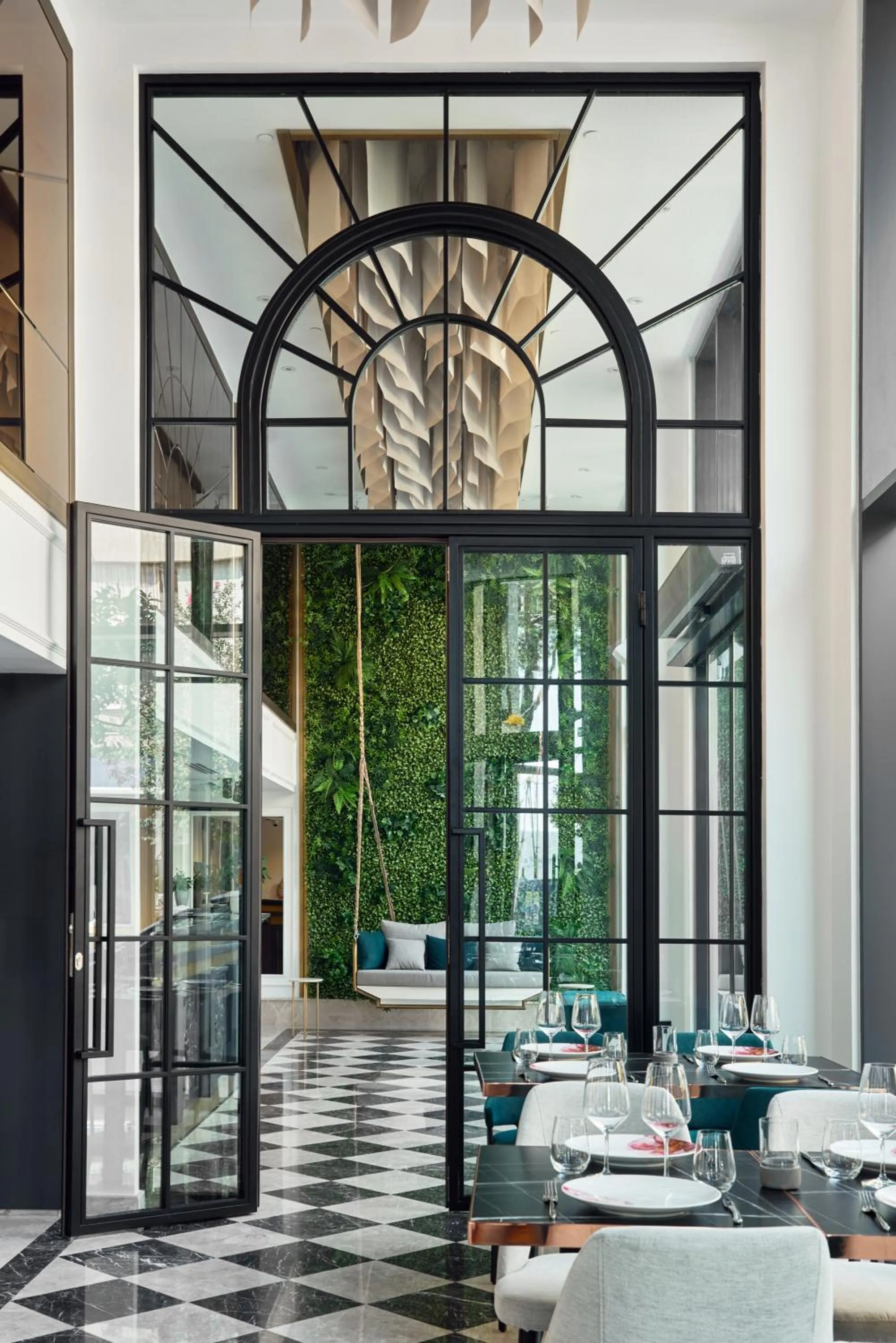 Restaurant/places to eat in La Fleur Boutique Hotel