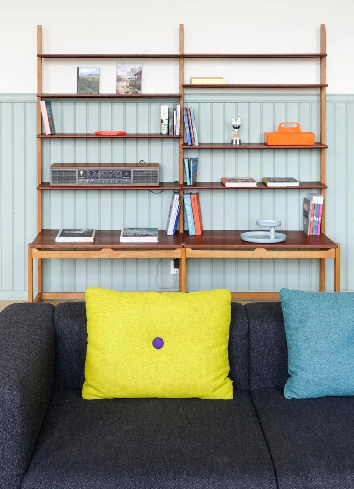 Communal lounge/ TV room in Nordic Refuge B&B