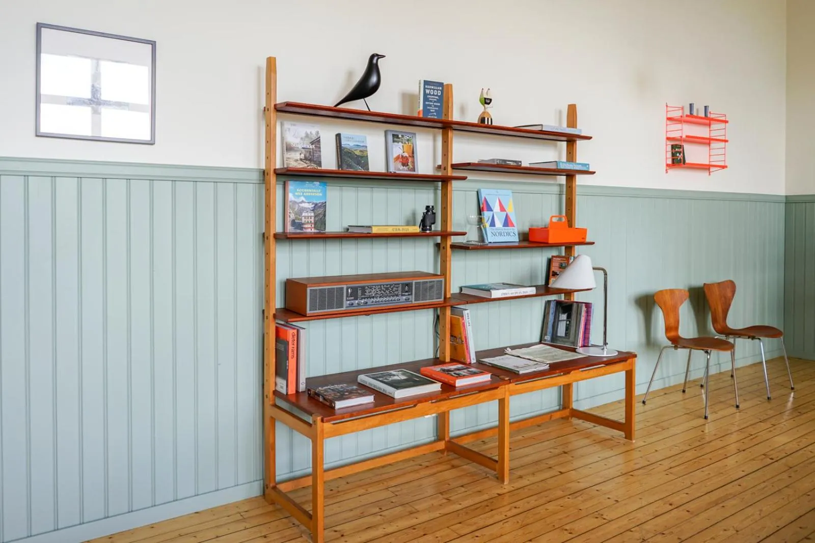Library in Nordic Refuge B&B