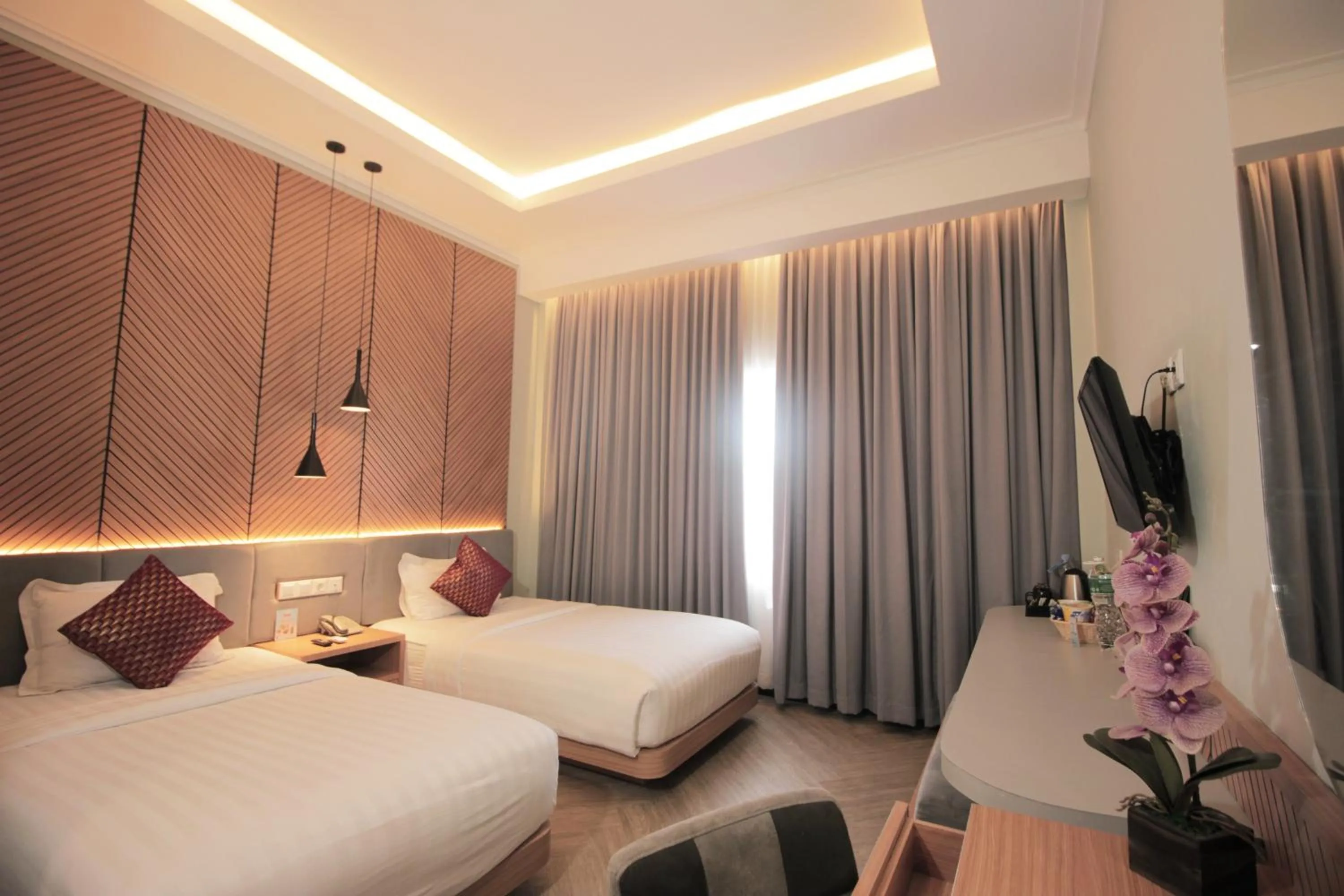 Bed in Muara Hotel Bukittinggi