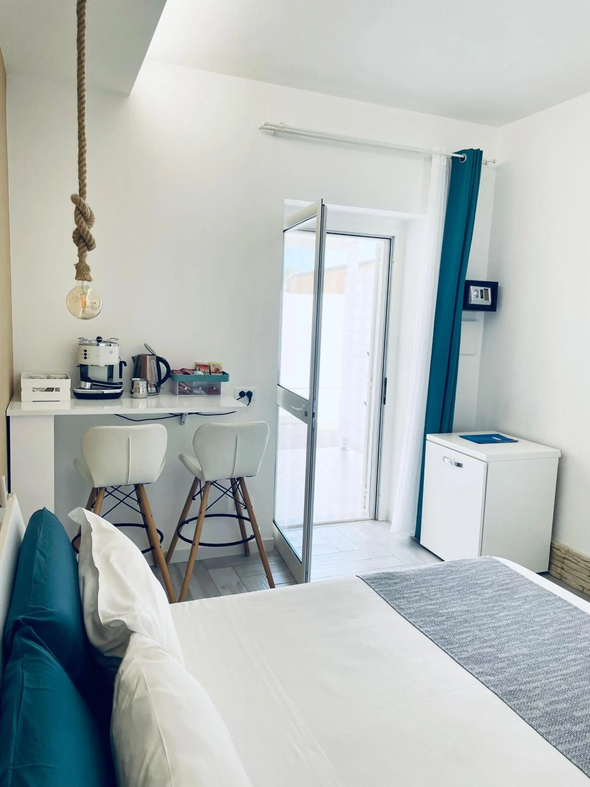 minibar, Bed in Aquamarì B&B