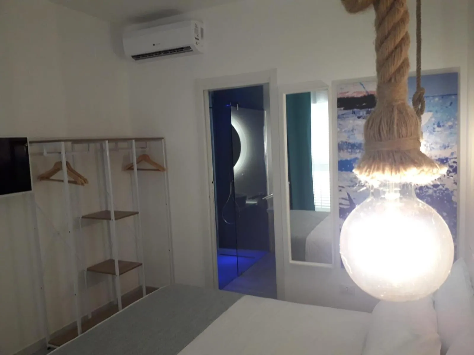 Bed in Aquamarì B&B