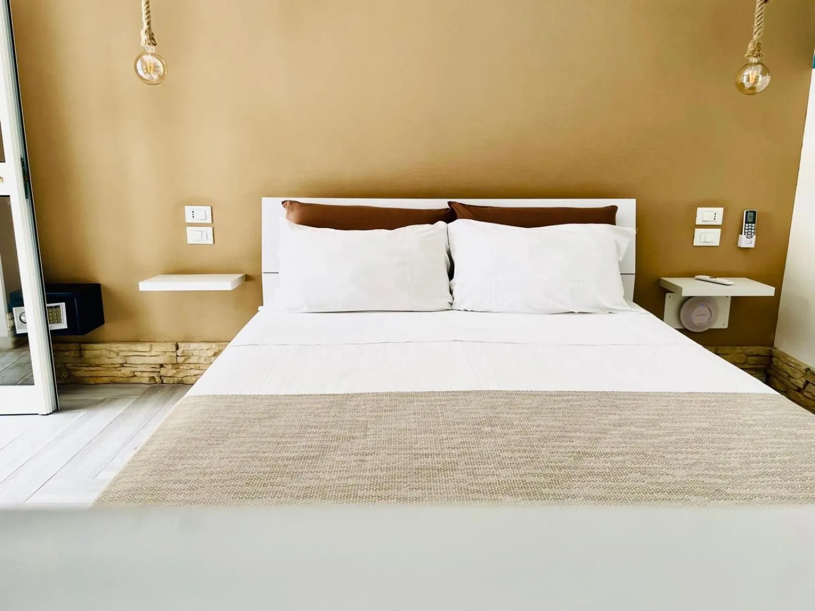 Bed in Aquamarì B&B