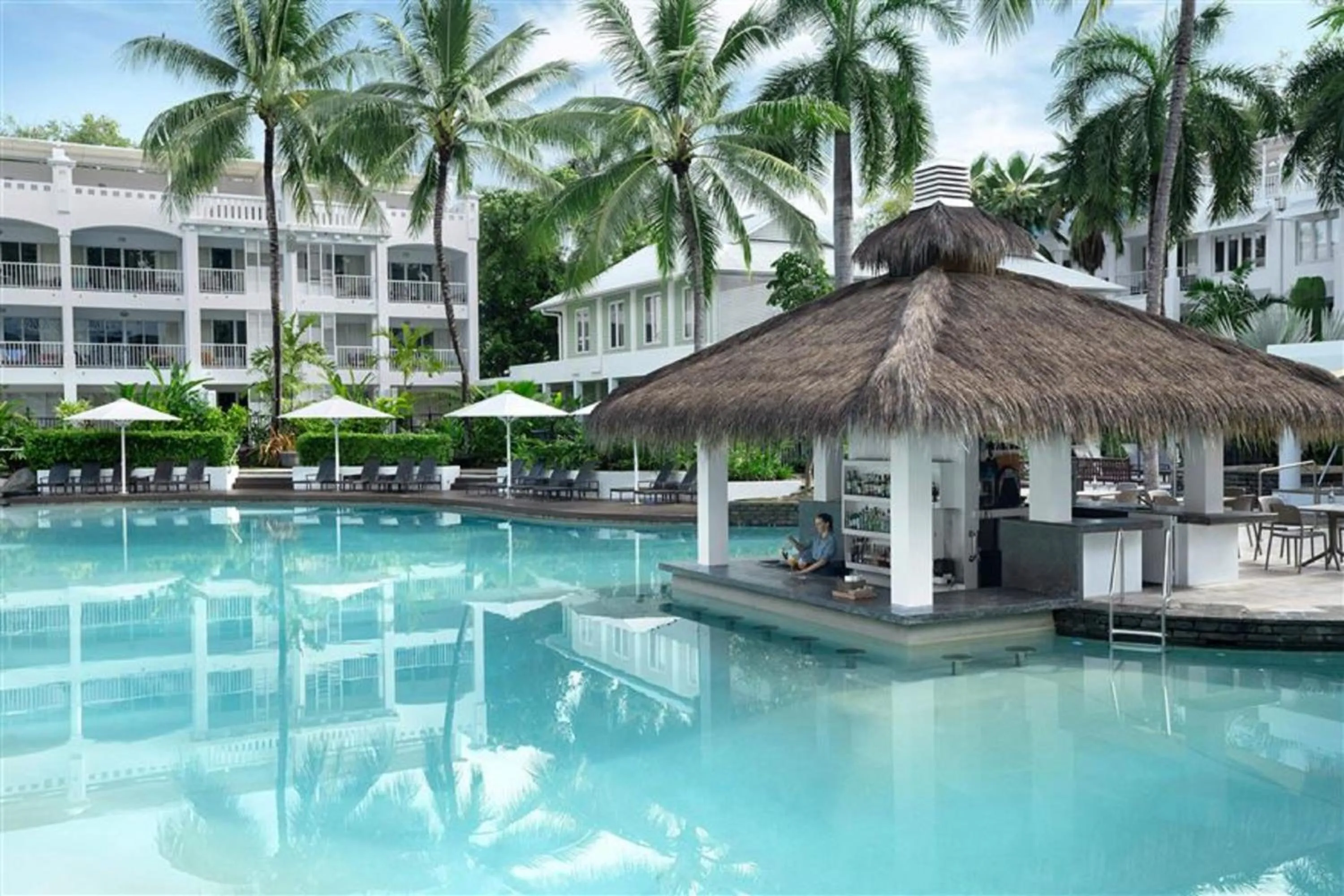 Lounge or bar in Beach Club Palm Cove 2 Bedroom Luxury Penthouse