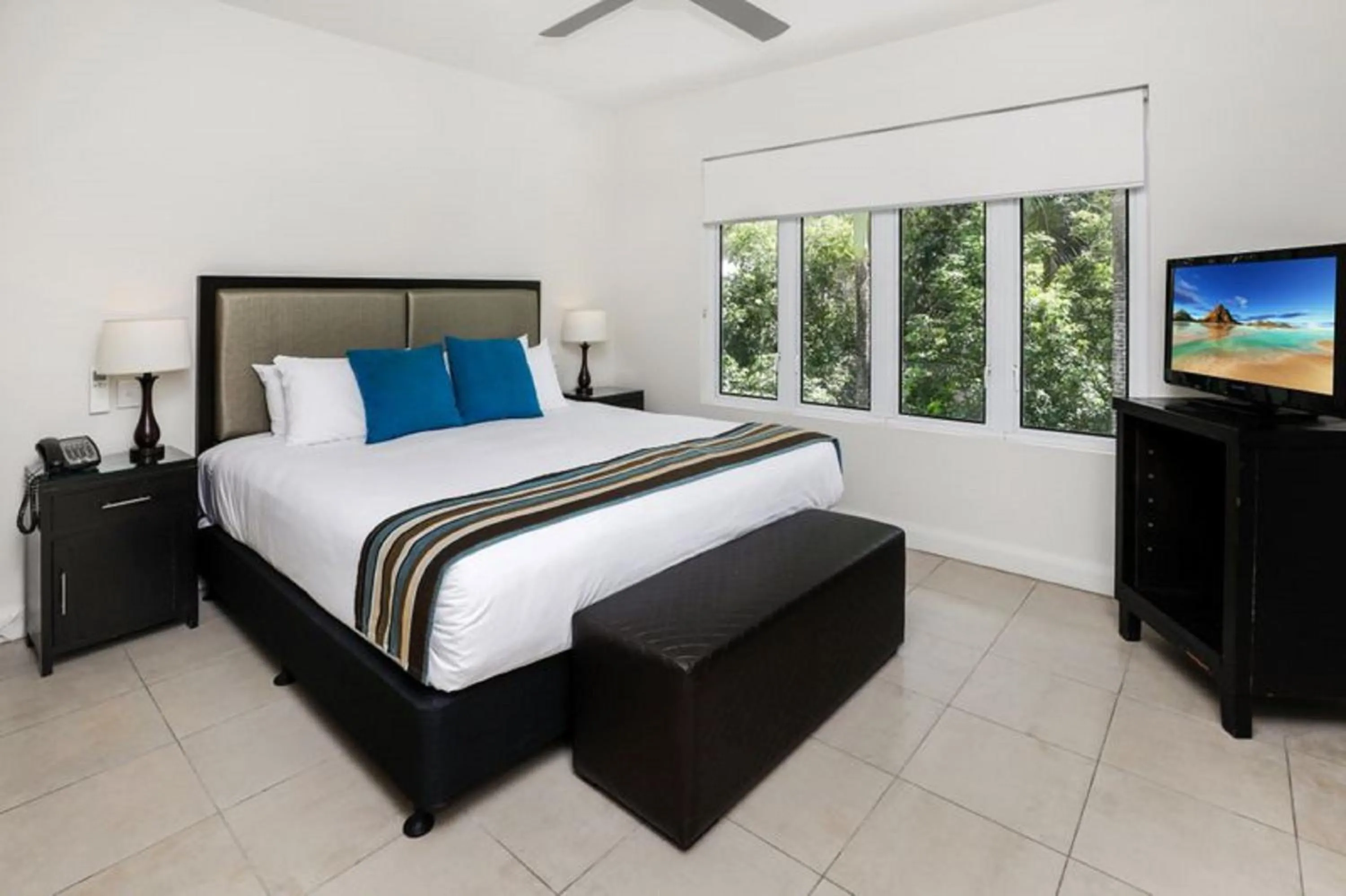 Bedroom, Bed in Beach Club Palm Cove 2 Bedroom Luxury Penthouse