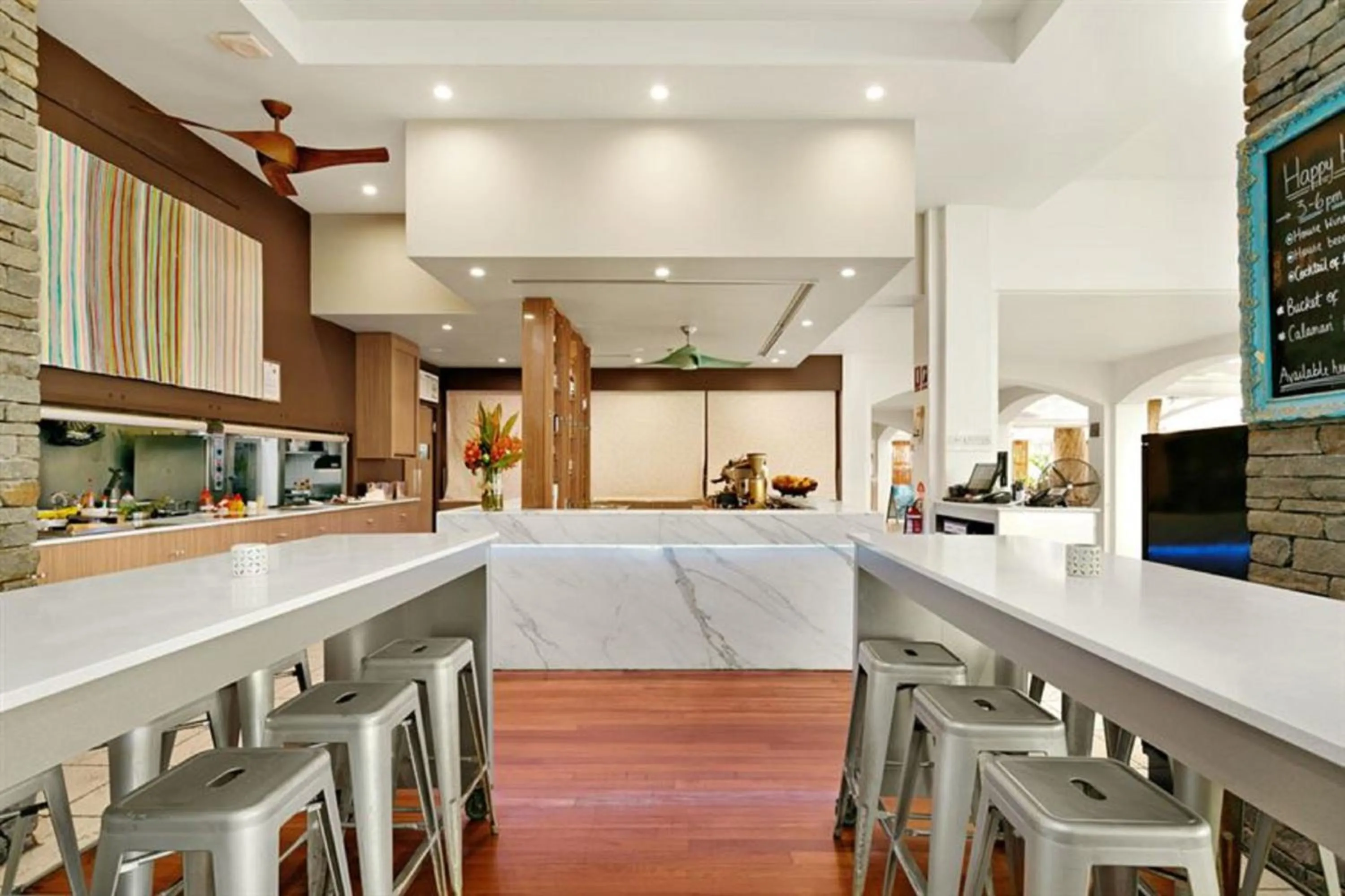Restaurant/places to eat in Beach Club Palm Cove 2 Bedroom Luxury Penthouse