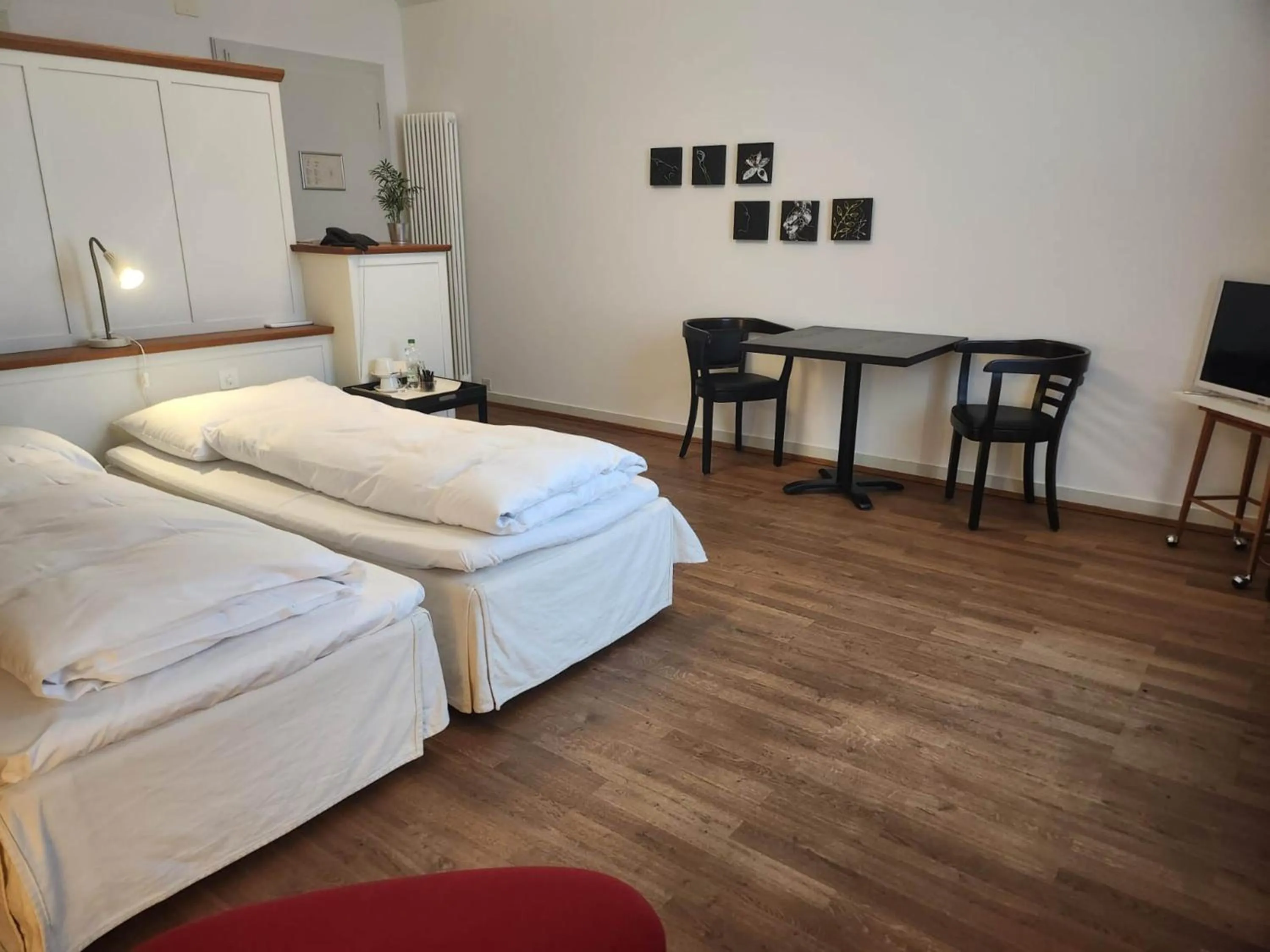 Photo of the whole room, Bed in Hotel im Schlosspark