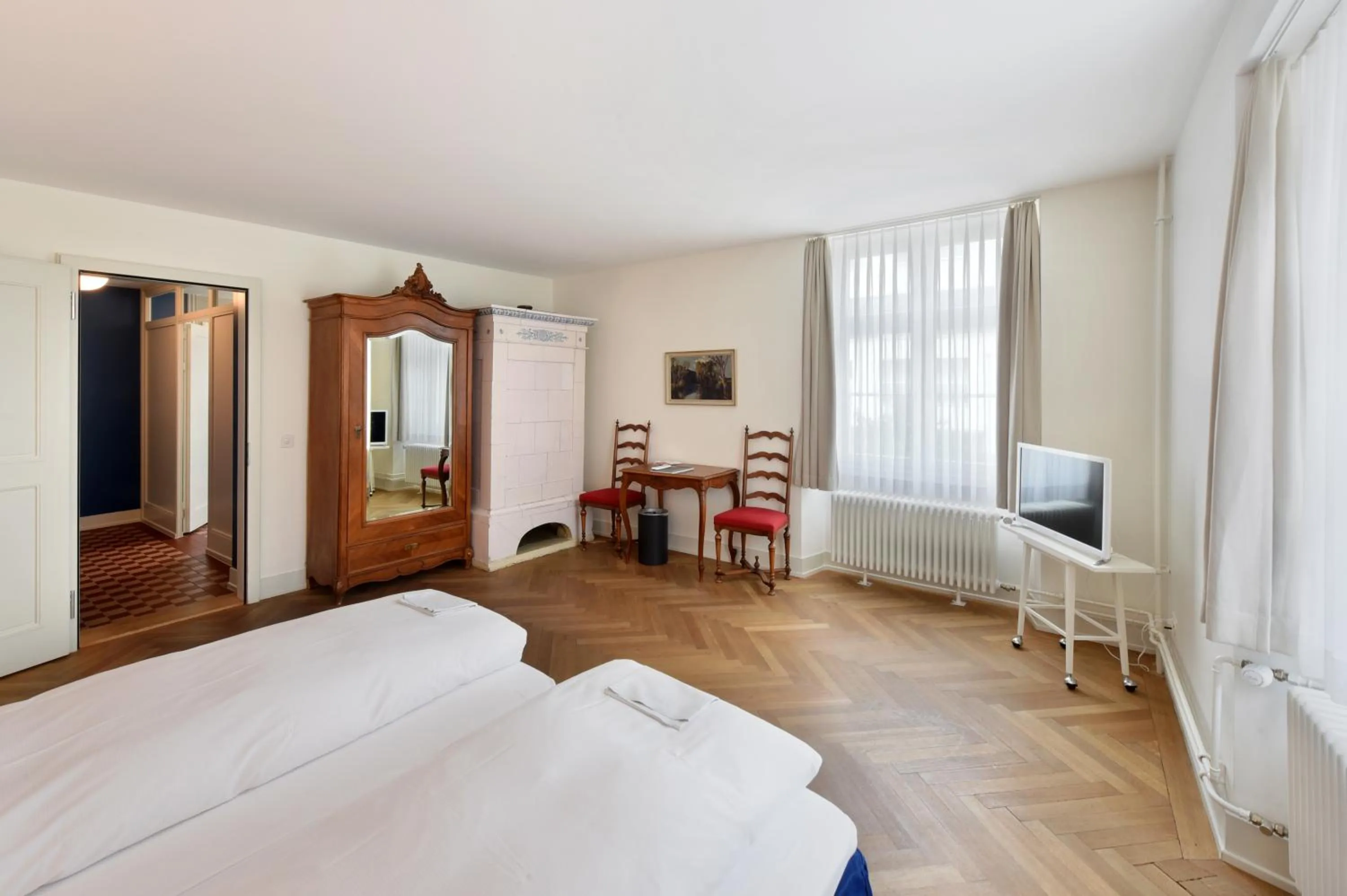 TV and multimedia, Bed in Hotel im Schlosspark
