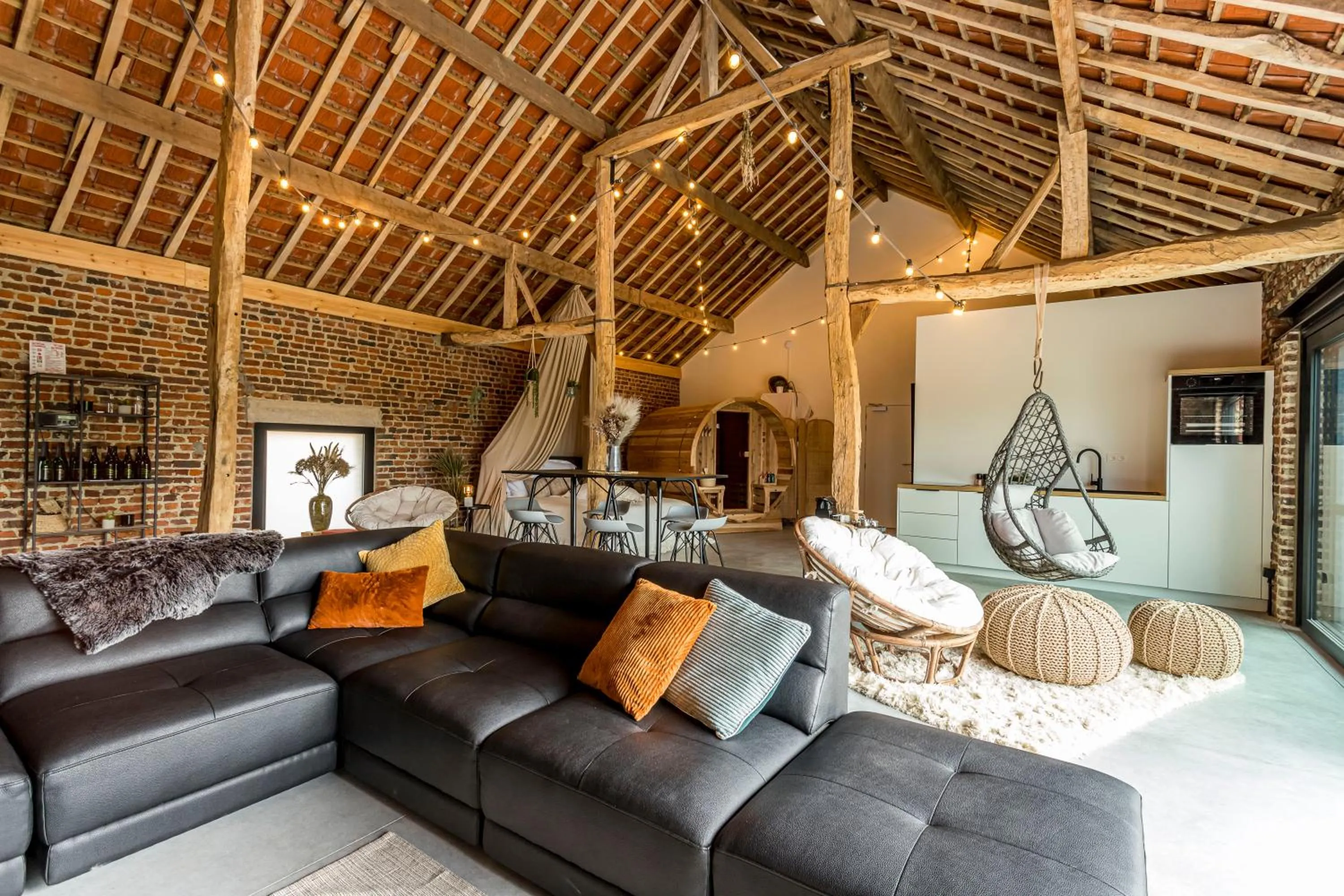 Photo of the whole room in De Hoeveschuur