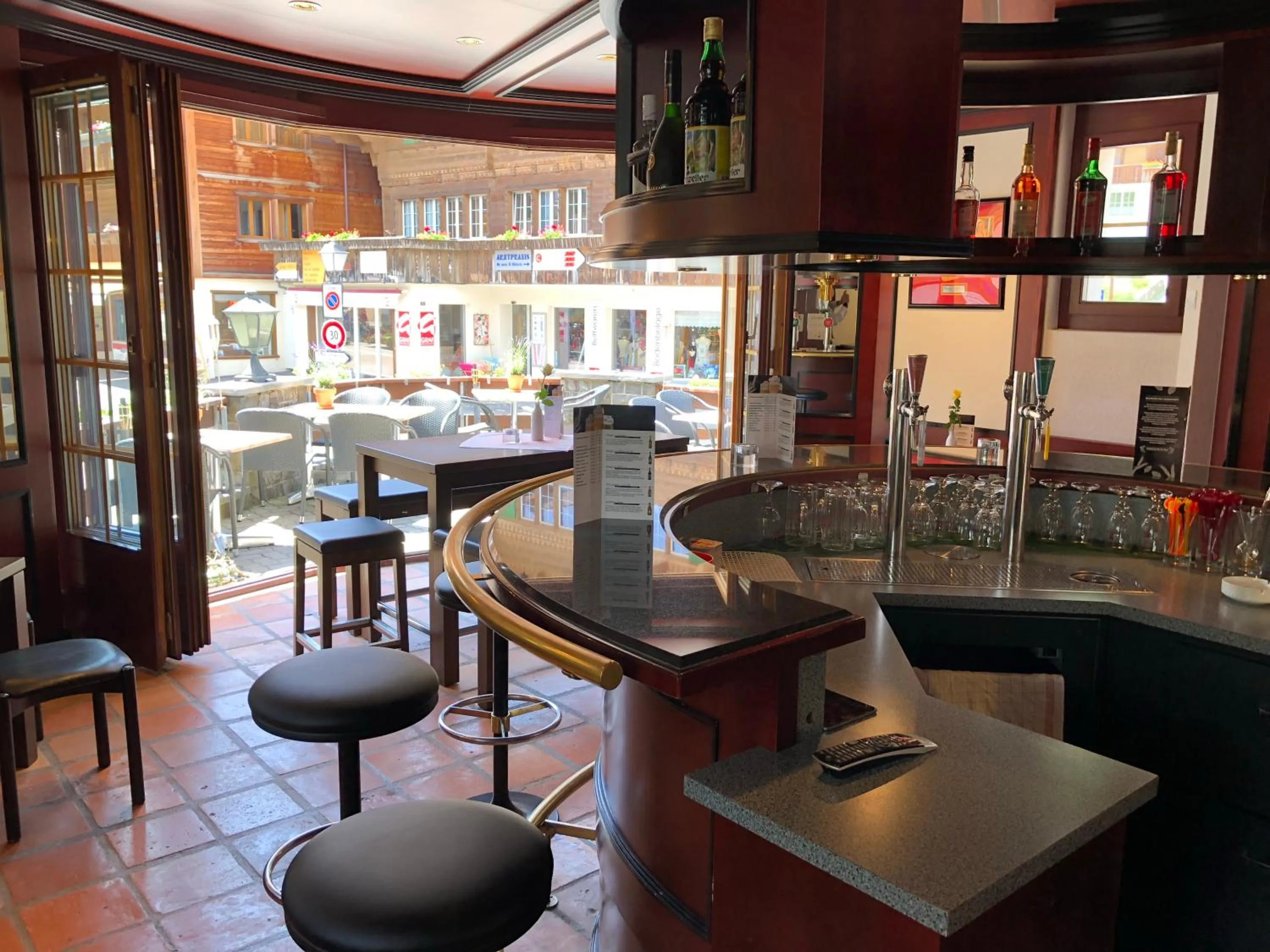 Food and drinks in Hotel Viktoria Eden