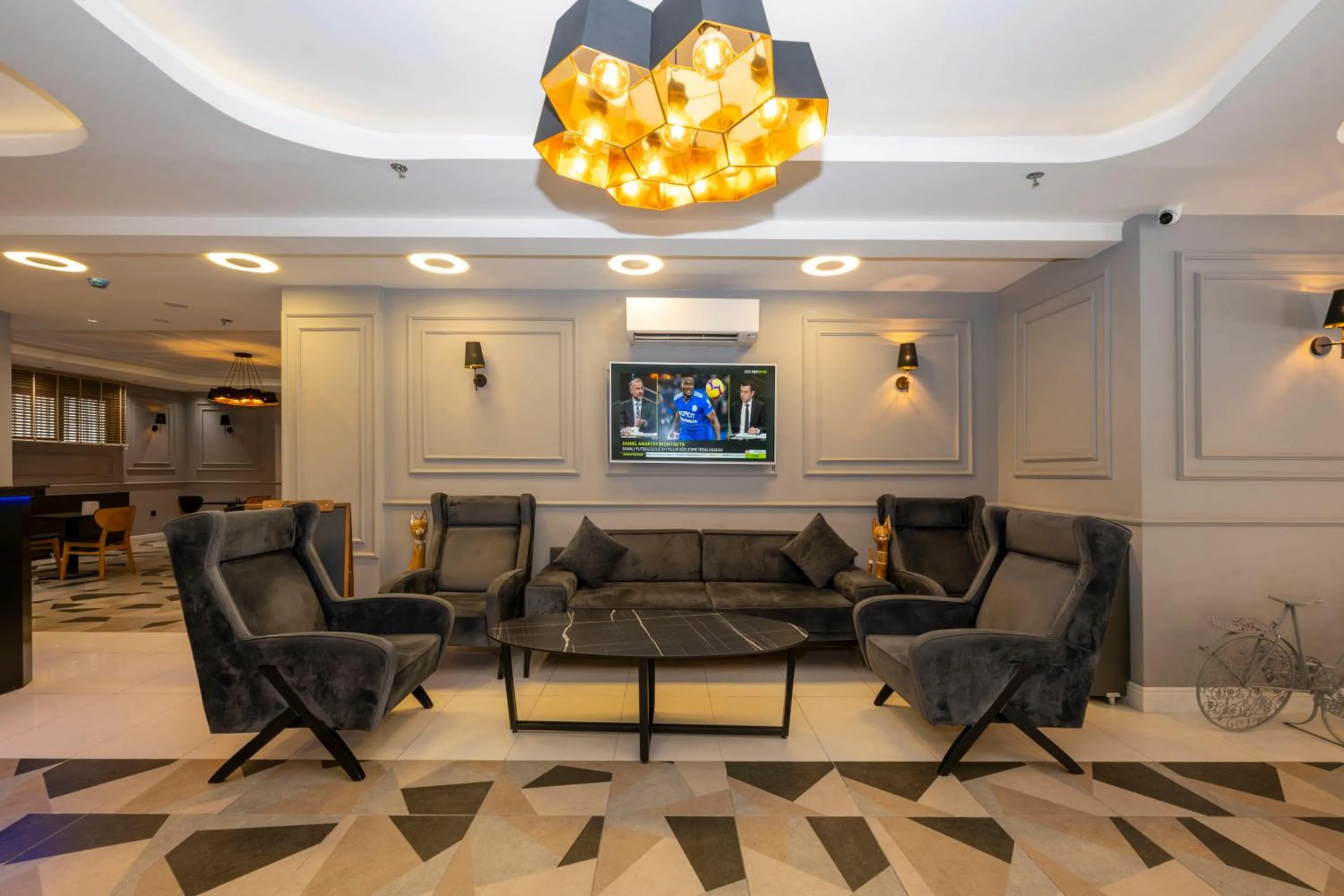 Lobby or reception in Comfort Suites Hotel