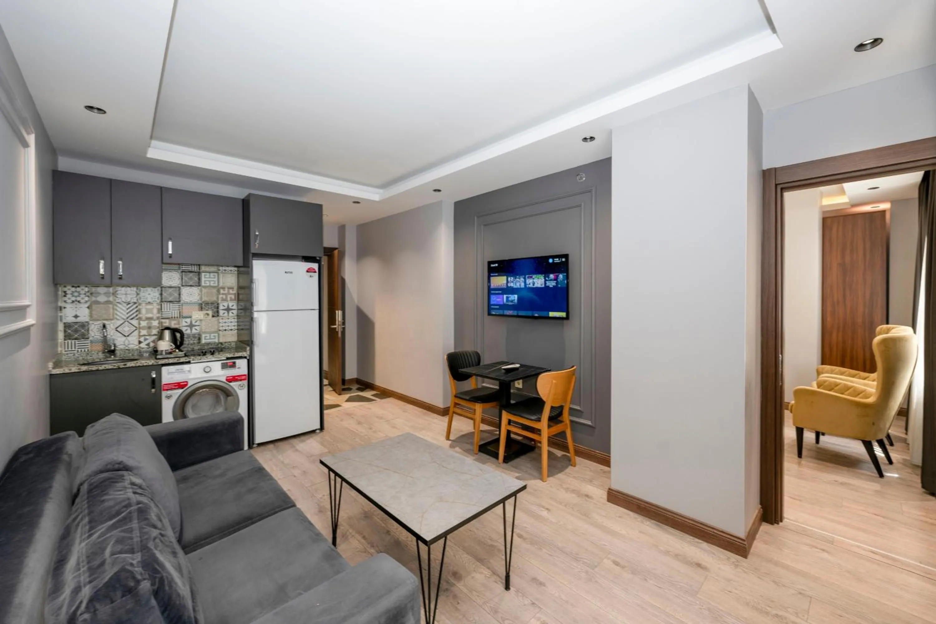 TV and multimedia in Comfort Suites Hotel