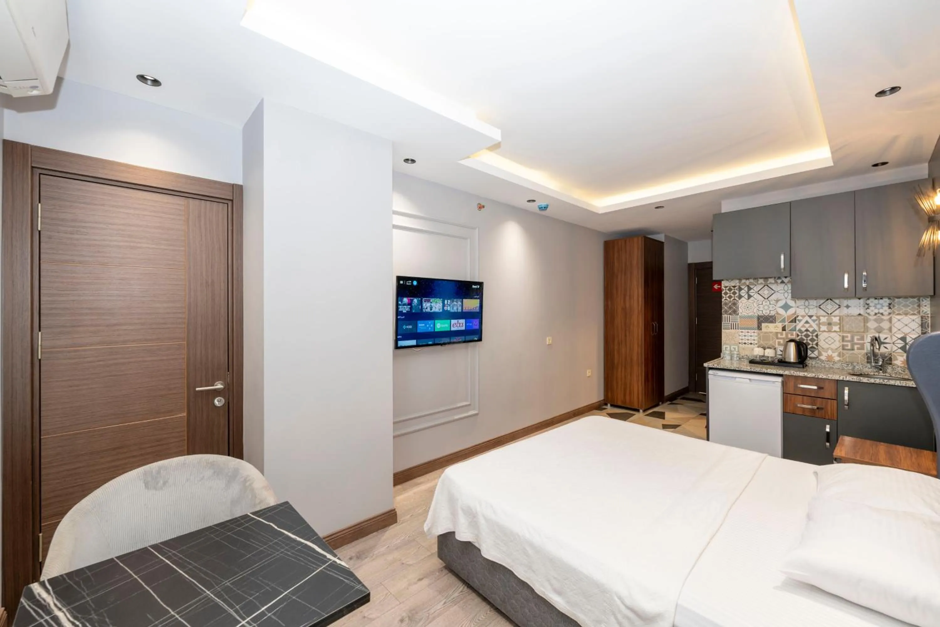 Bed in Comfort Suites Hotel