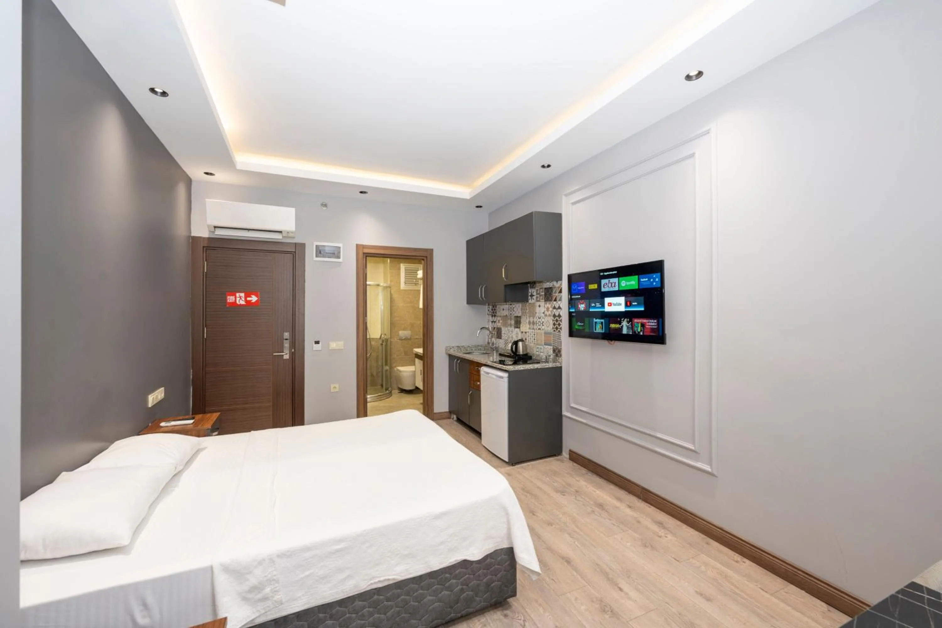 Bed in Comfort Suites Hotel