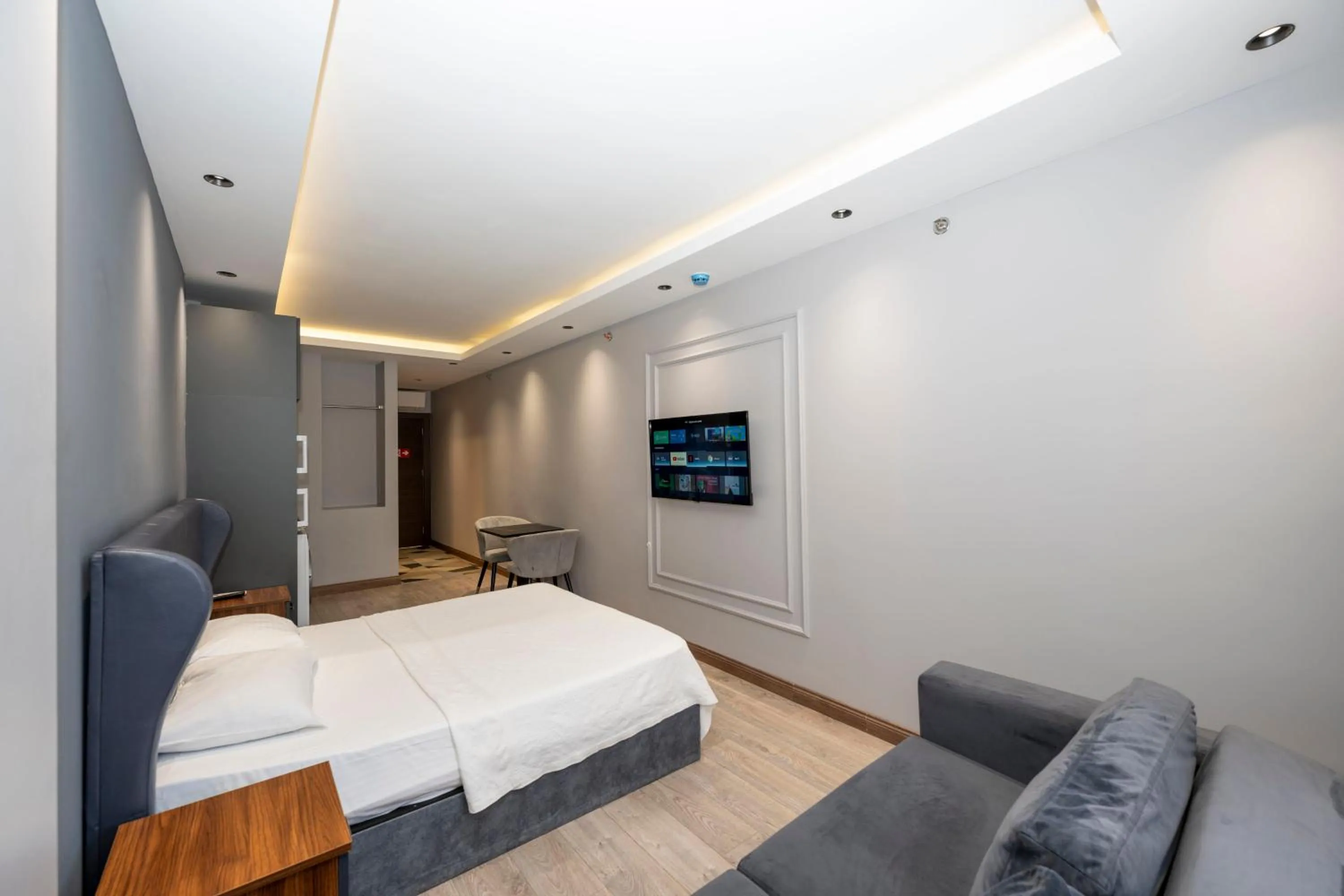 Bed in Comfort Suites Hotel