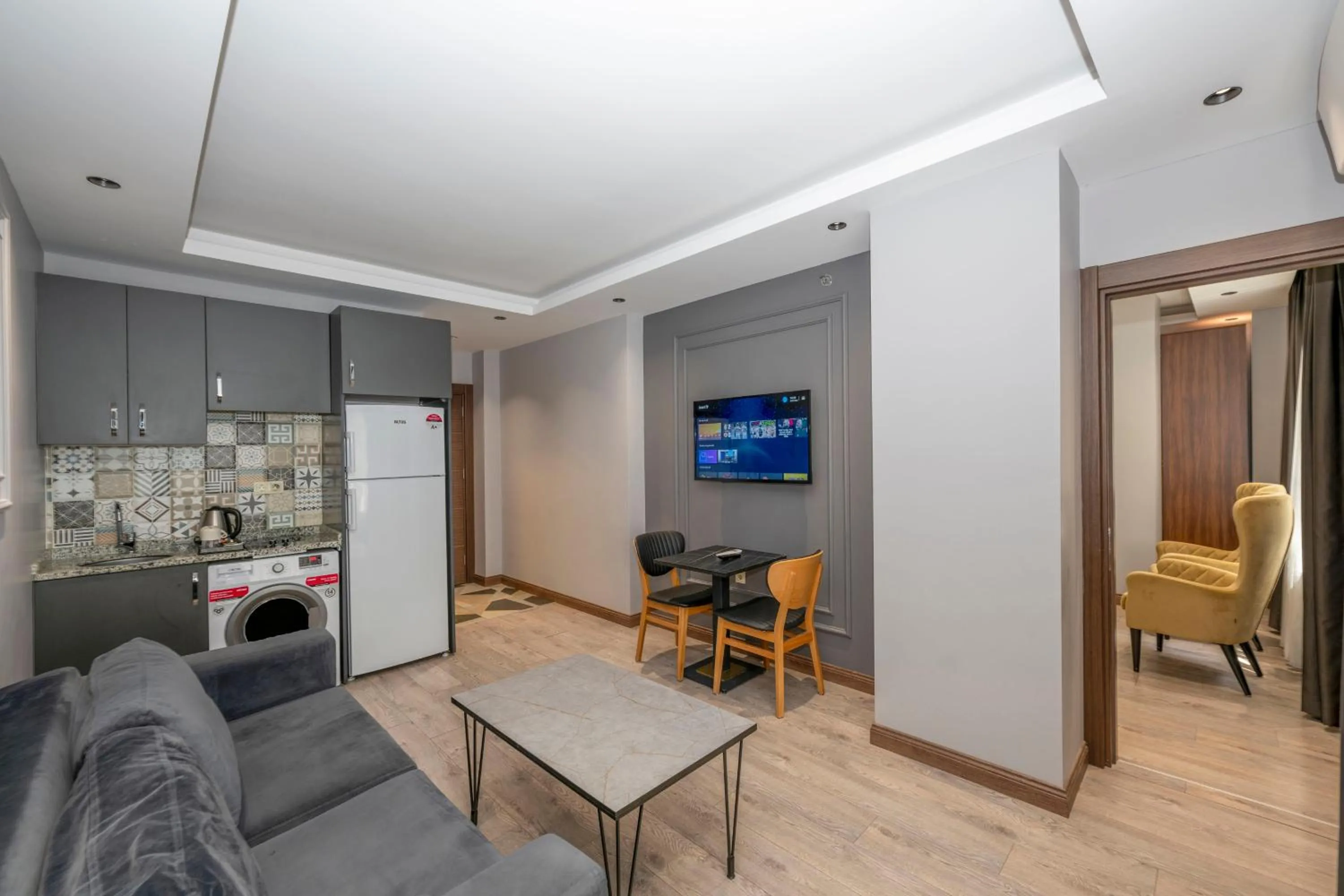 TV and multimedia in Comfort Suites Hotel