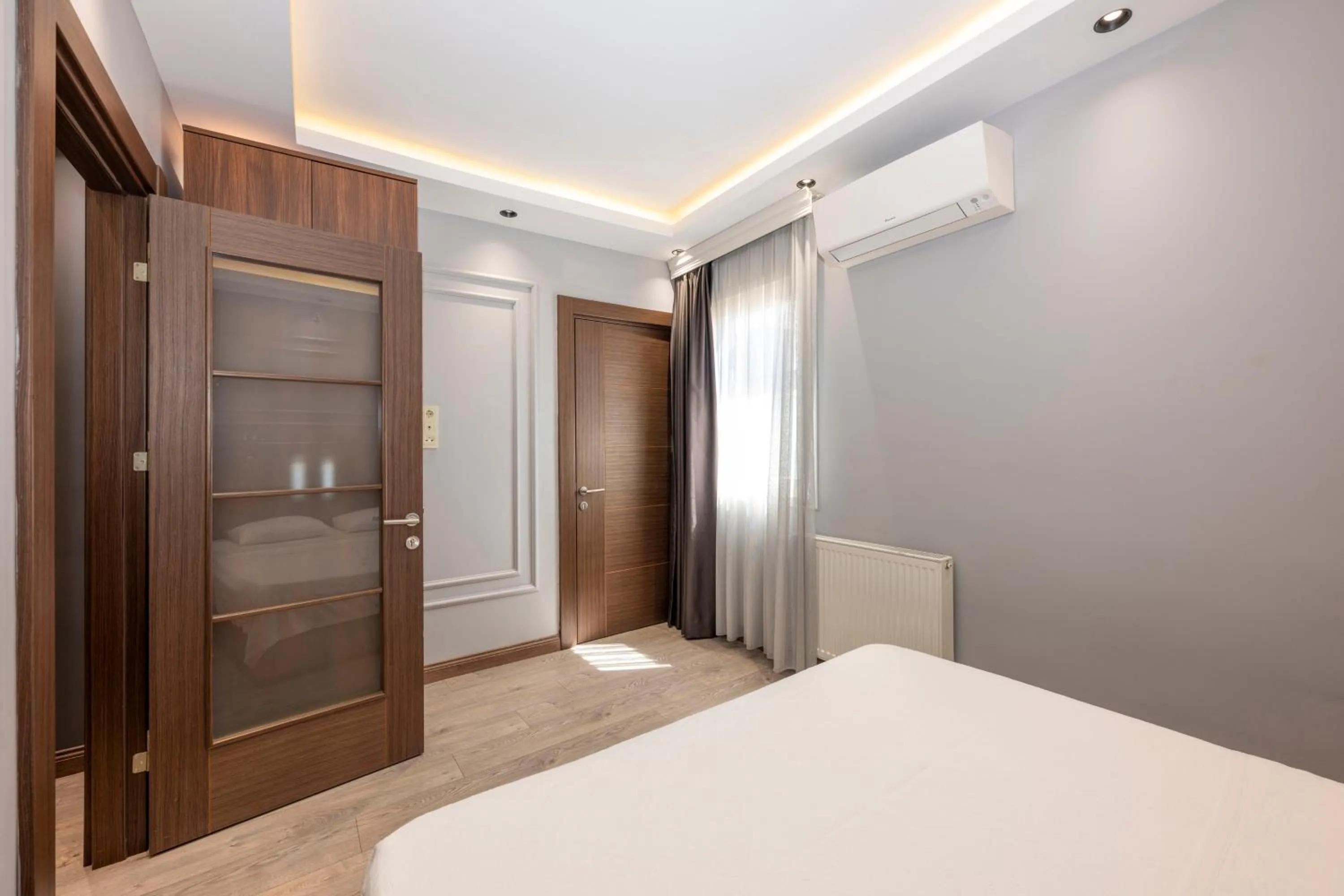 Bed in Comfort Suites Hotel