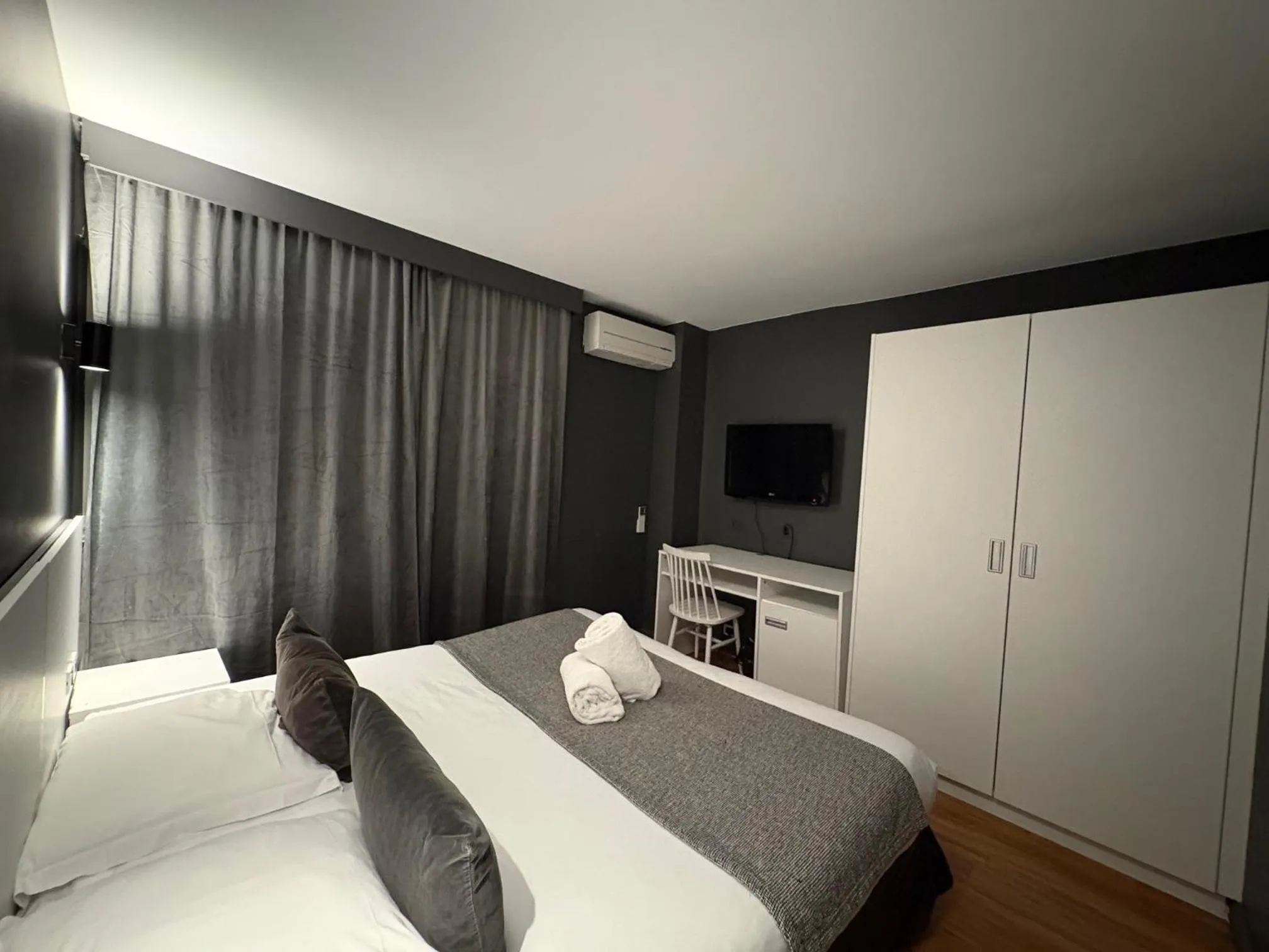 Bed in Hôtel Gallia Cannes