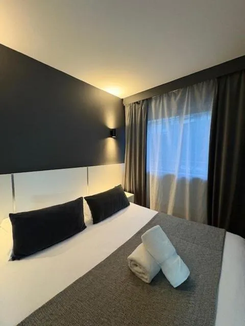 Bed in Hôtel Gallia Cannes