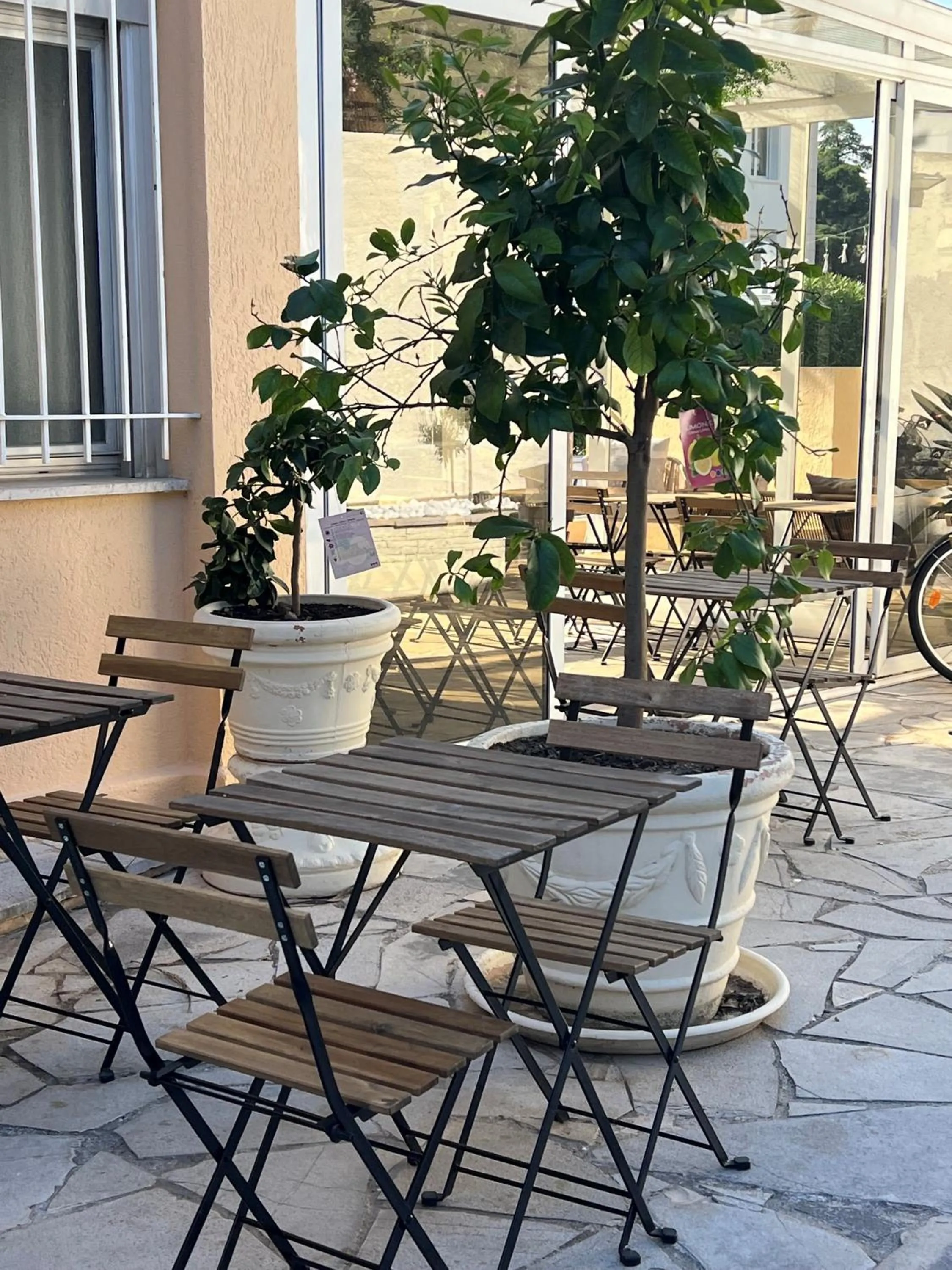 Patio in Hôtel Gallia Cannes