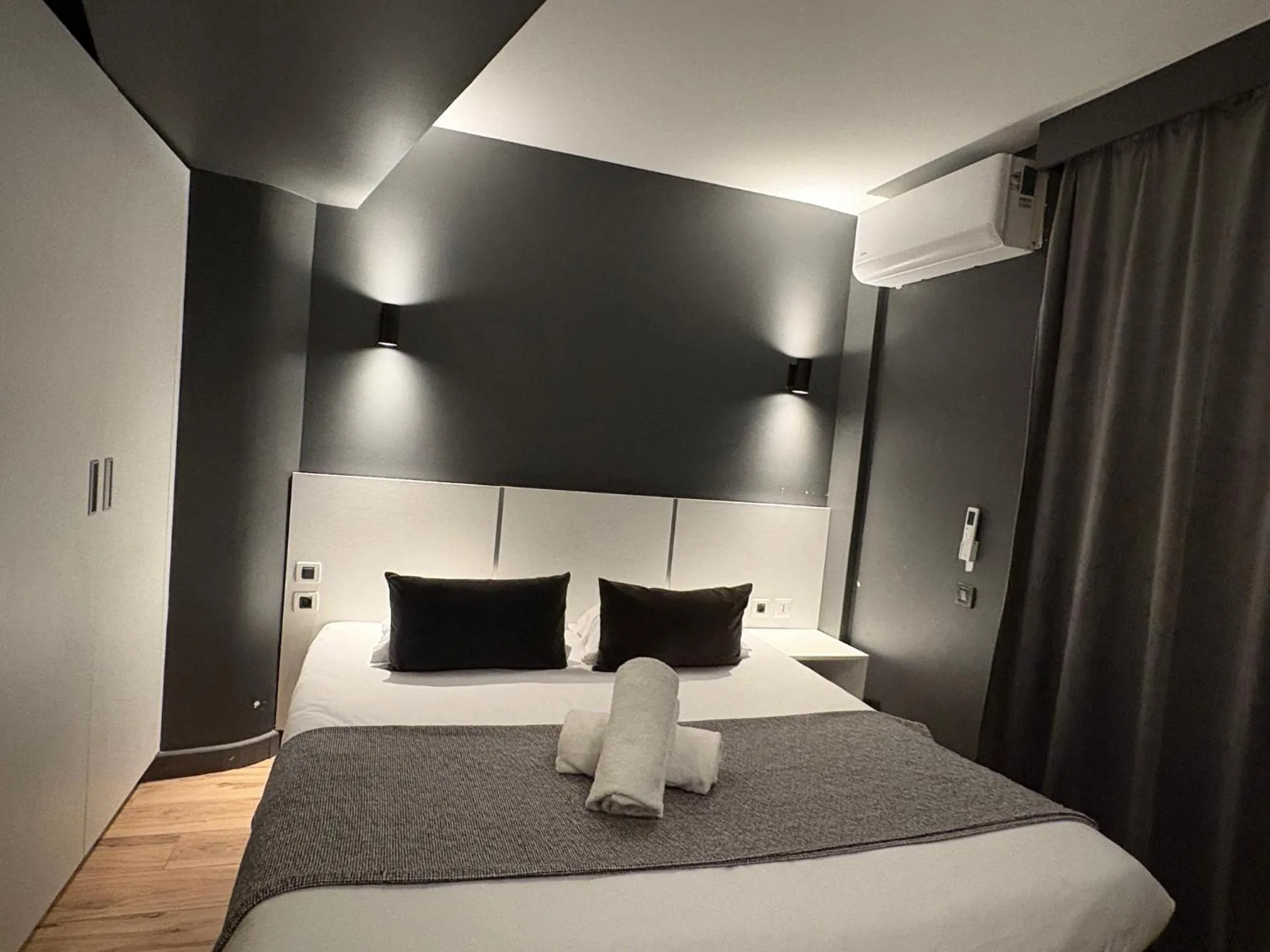 Bed in Hôtel Gallia Cannes