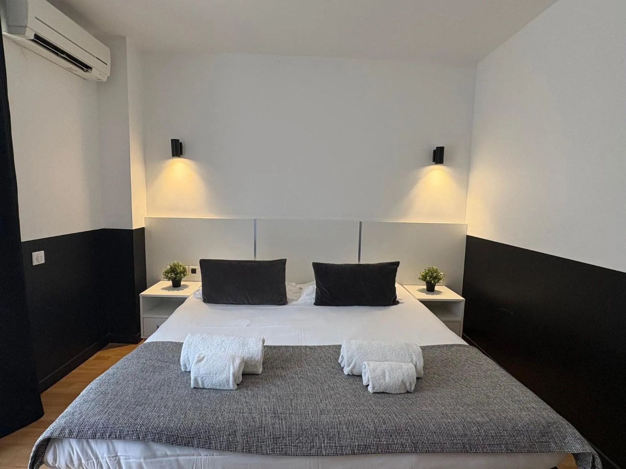 Bed in Hôtel Gallia Cannes