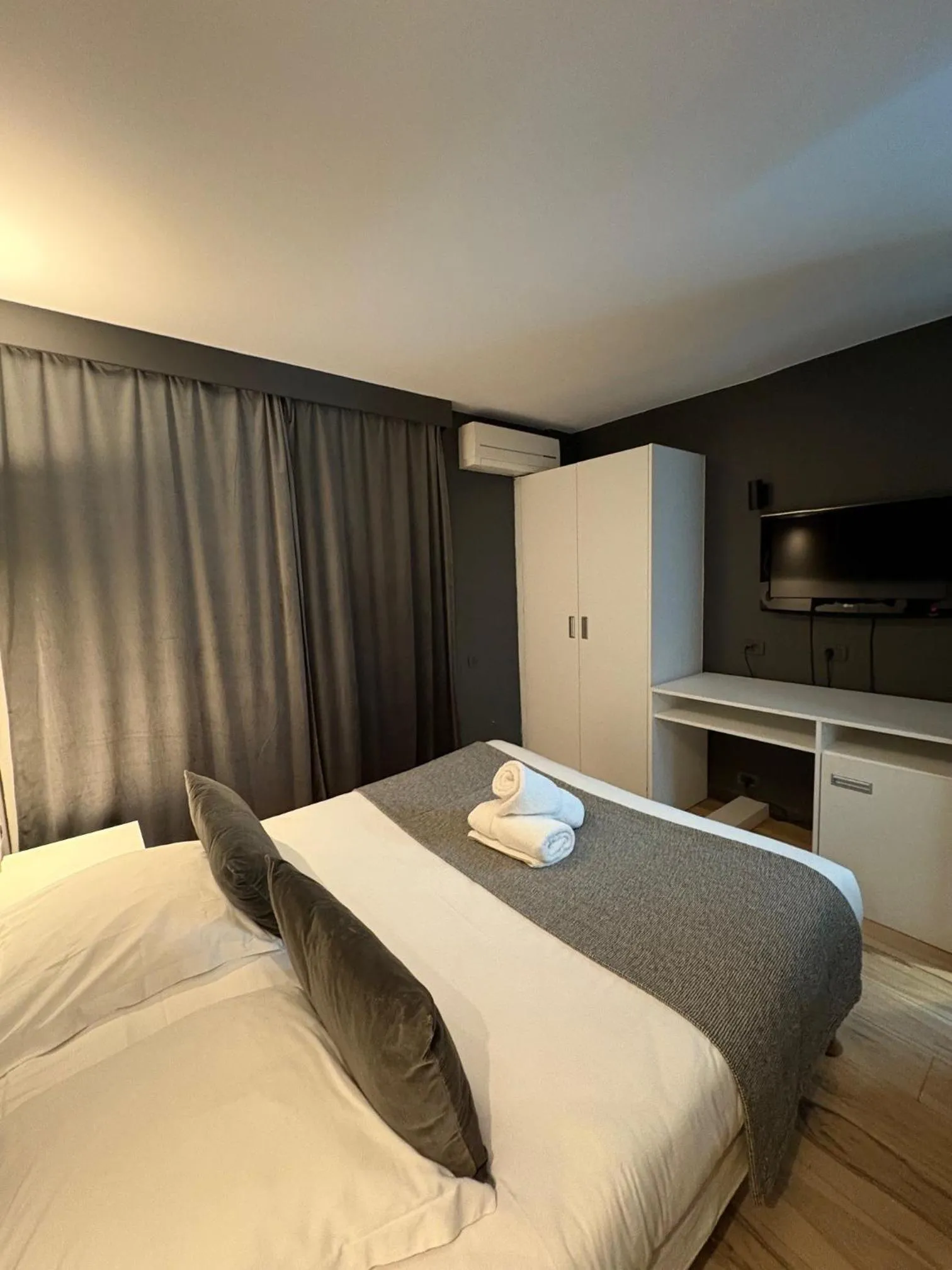 Bed in Hôtel Gallia Cannes