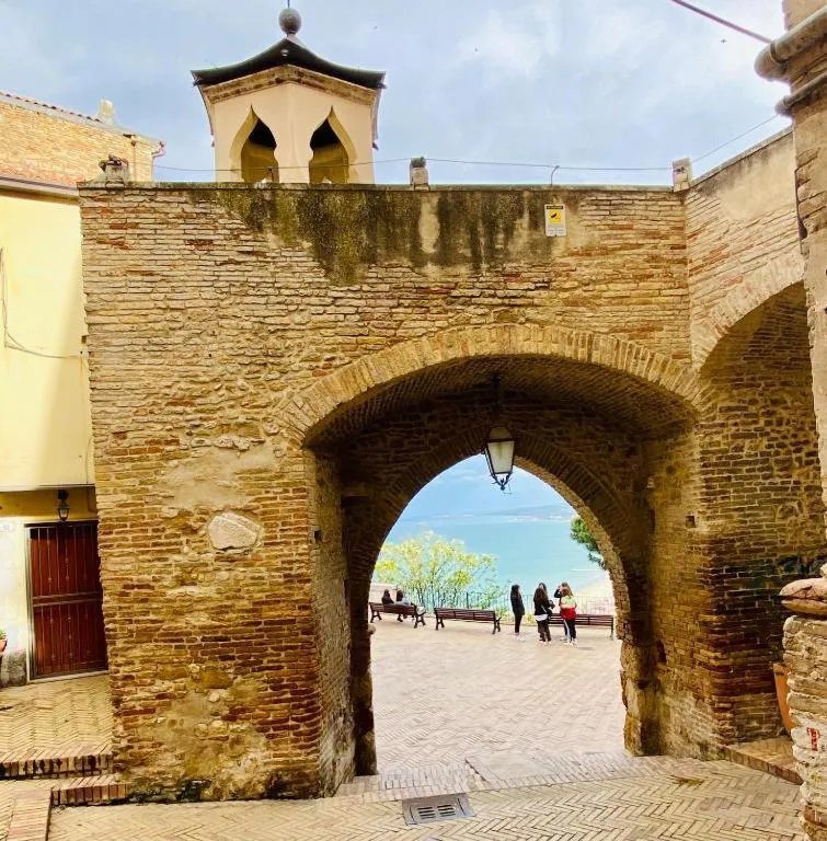 Nearby landmark in B&B Residenza Aragonese