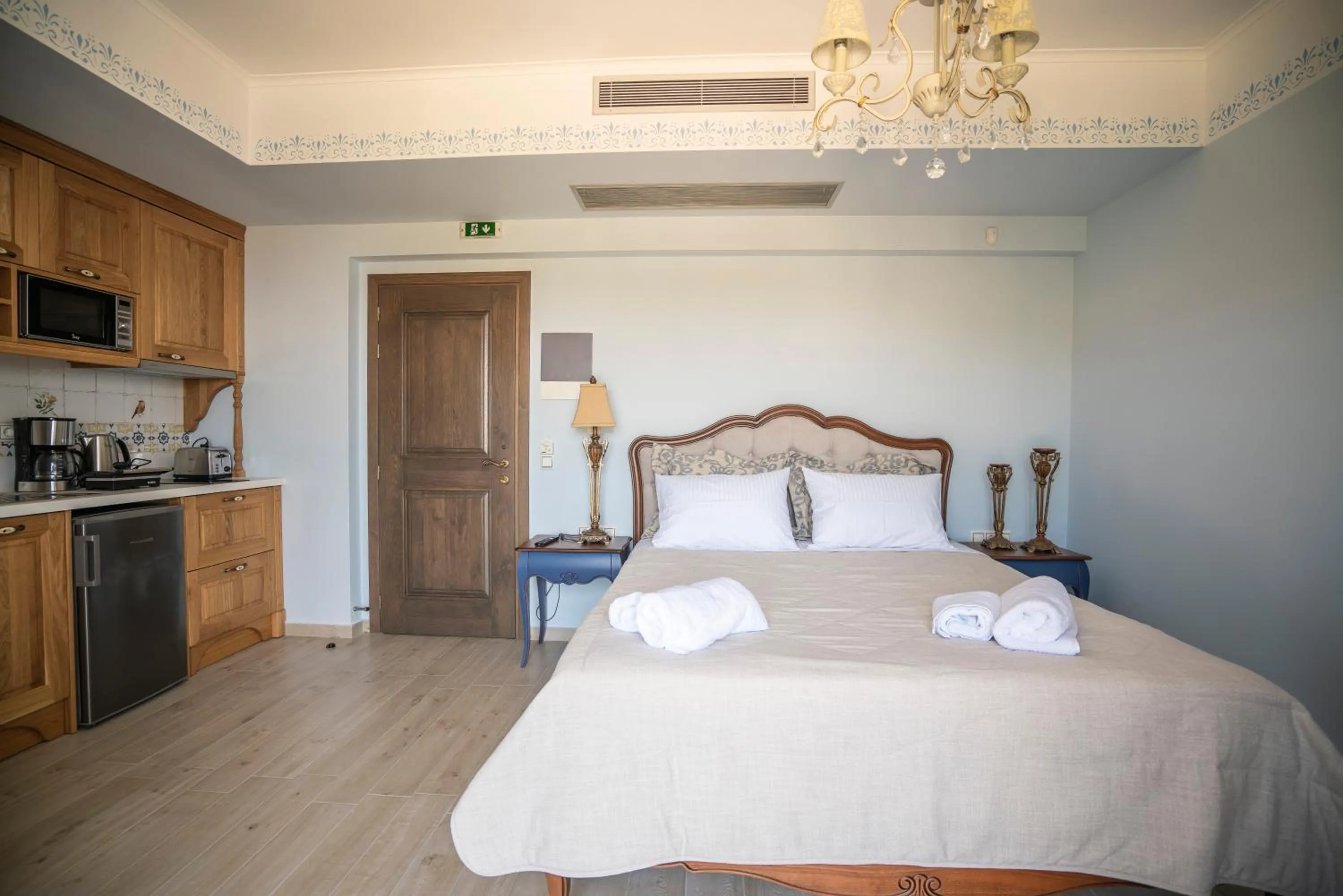 Photo of the whole room, Bed in Elysium Living Parga