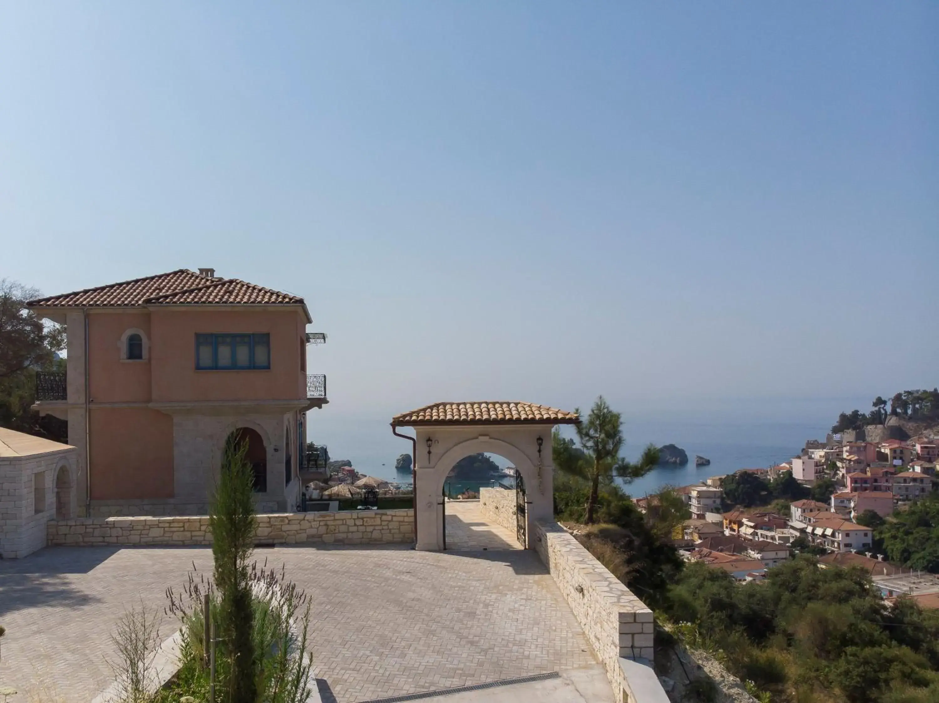 Property building in Elysium Living Parga Property building in Elysium Living Parga