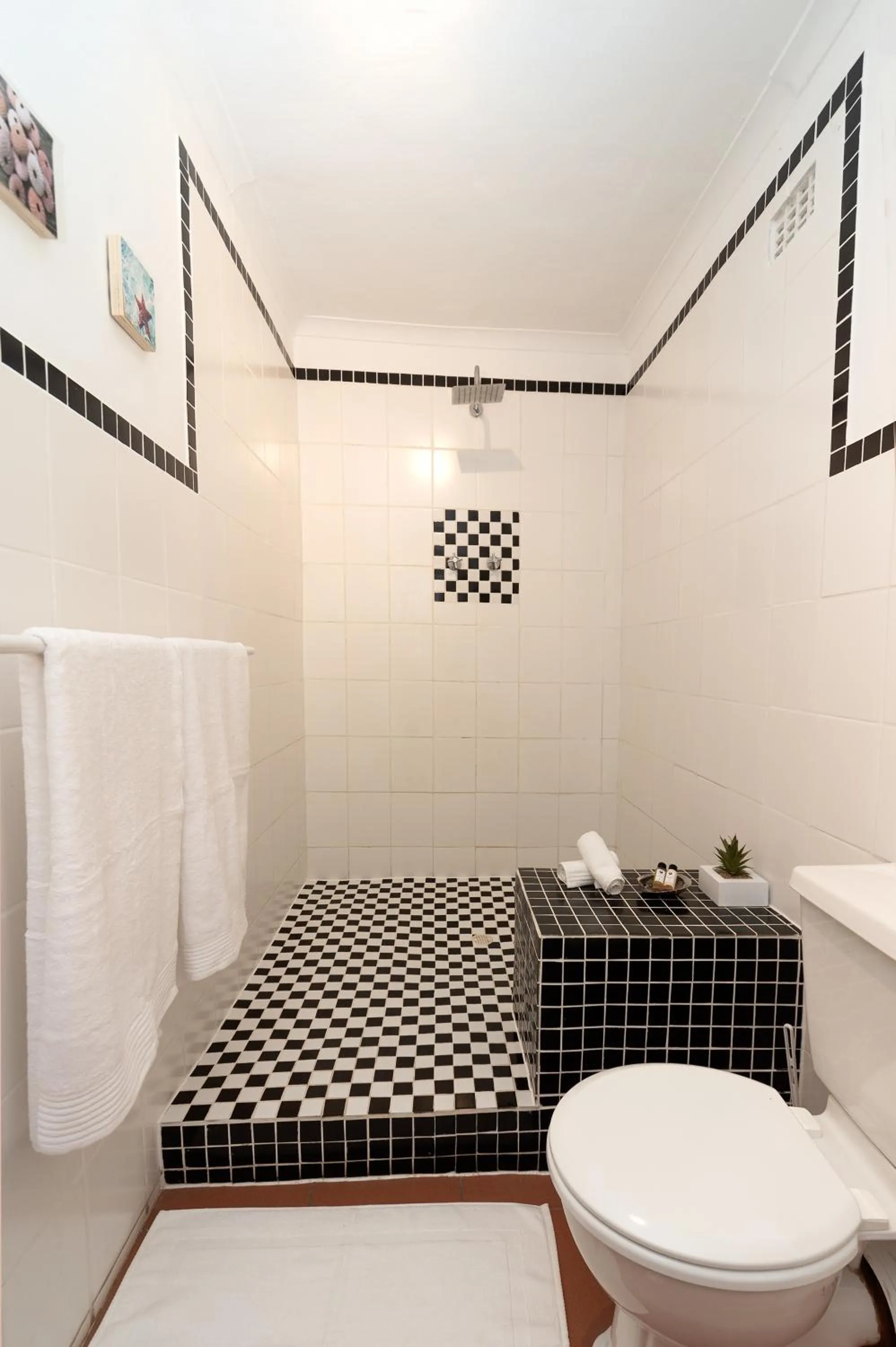 Shower in Boulders Beach Hotel, Cafe and Curio shop