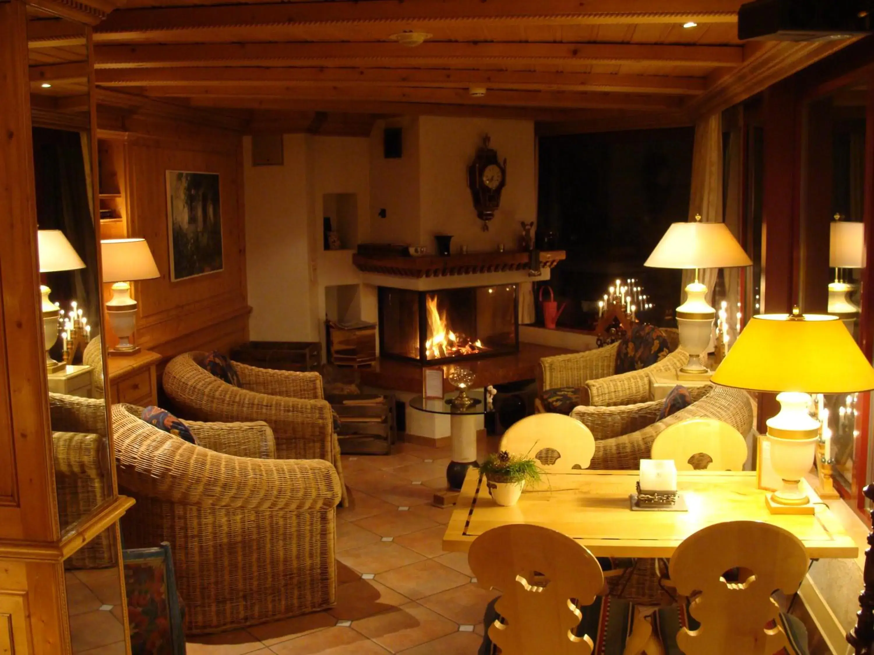 Lounge or bar in Hotel Caprice - Grindelwald Lounge or bar in Hotel Caprice - Grindelwald
