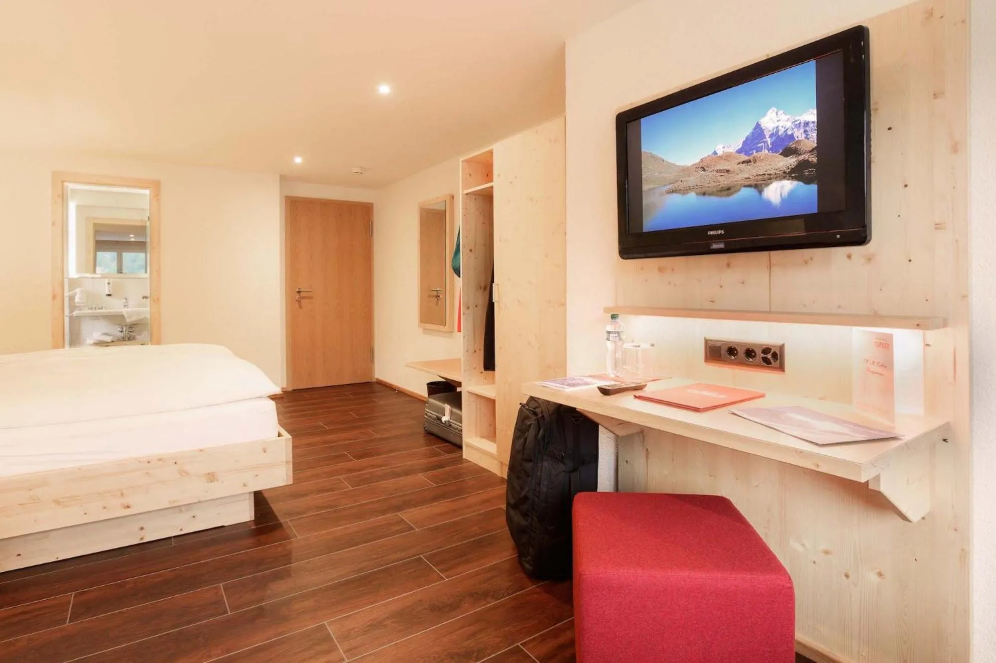 Bedroom, Bed in Hotel Caprice - Grindelwald