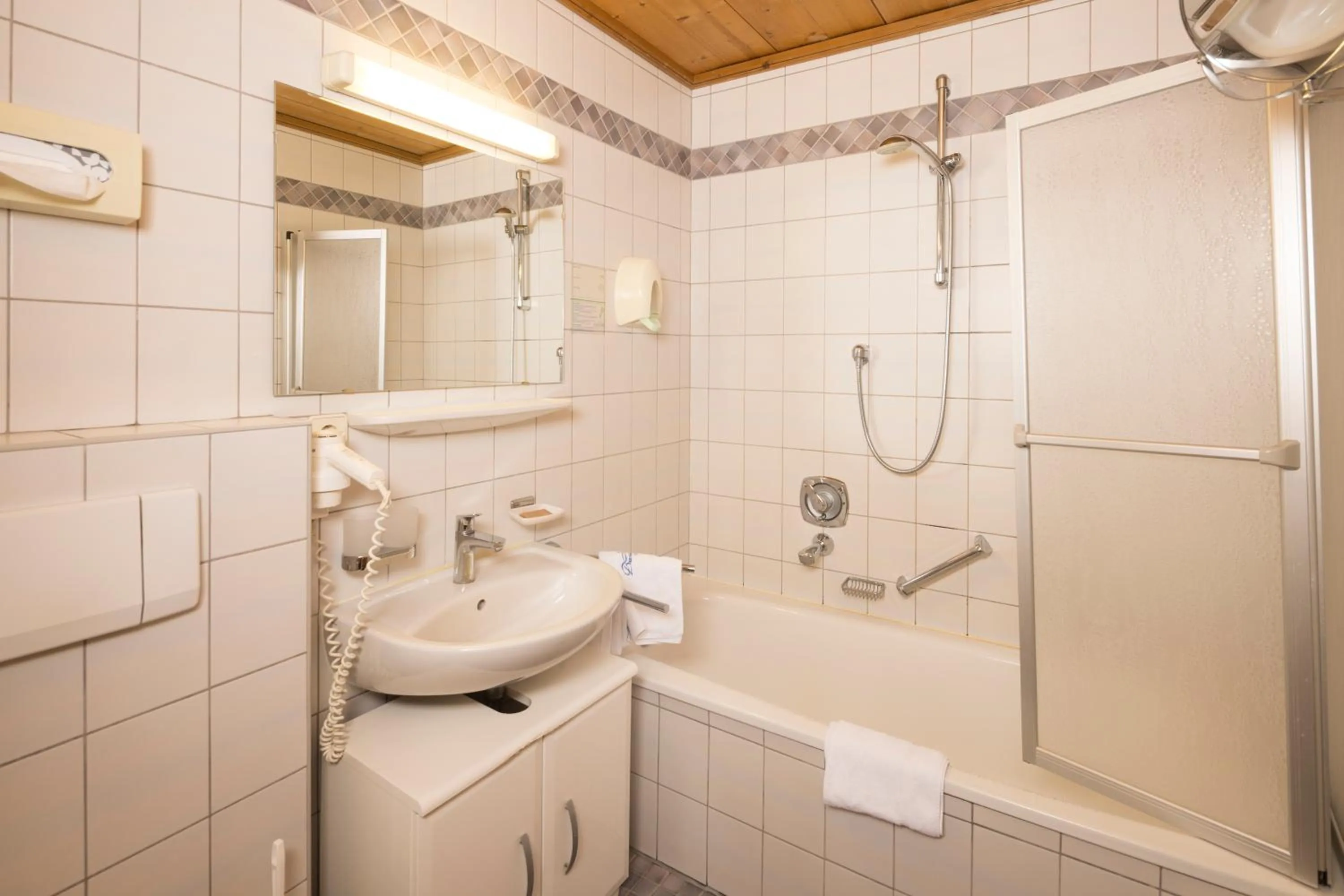 Bathroom in Hotel Brennerspitz