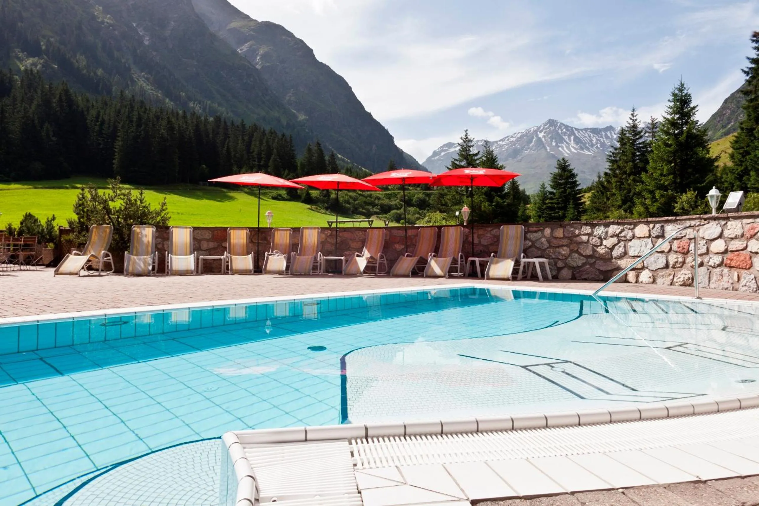 Swimming pool in Sport- und Vitalhotel Seppl
