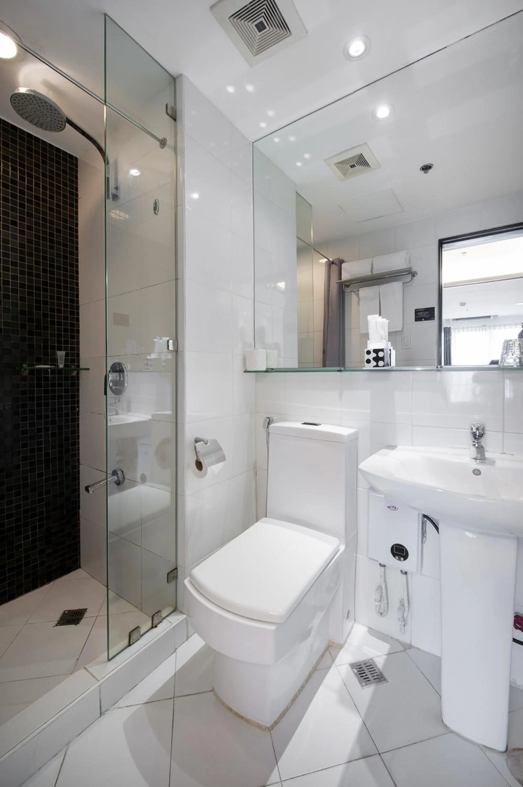 Toilet in Y2 Residence Hotel Managed by HII