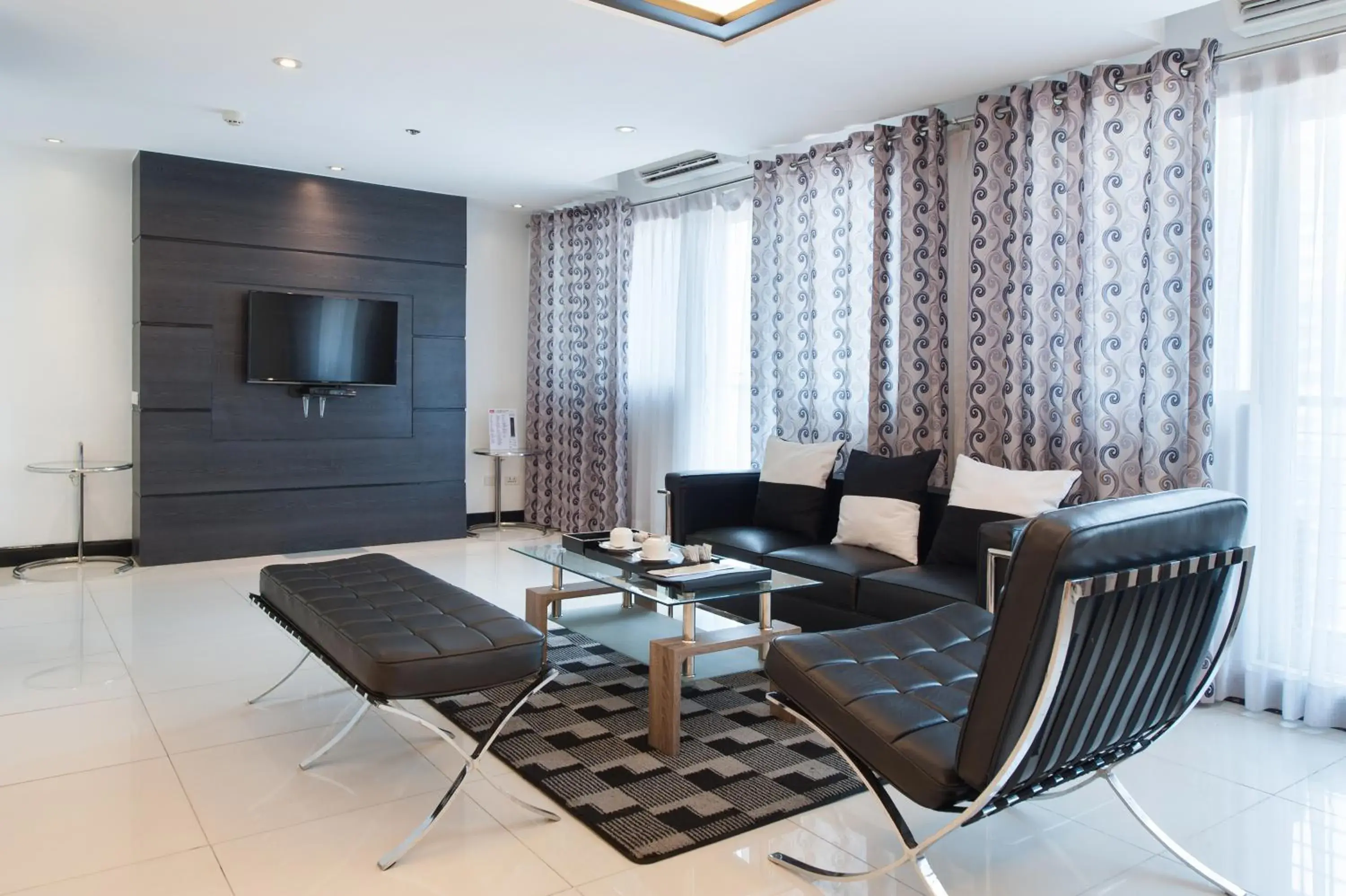 Living room in Y2 Residence Hotel Managed by HII Living room in Y2 Residence Hotel Managed by HII