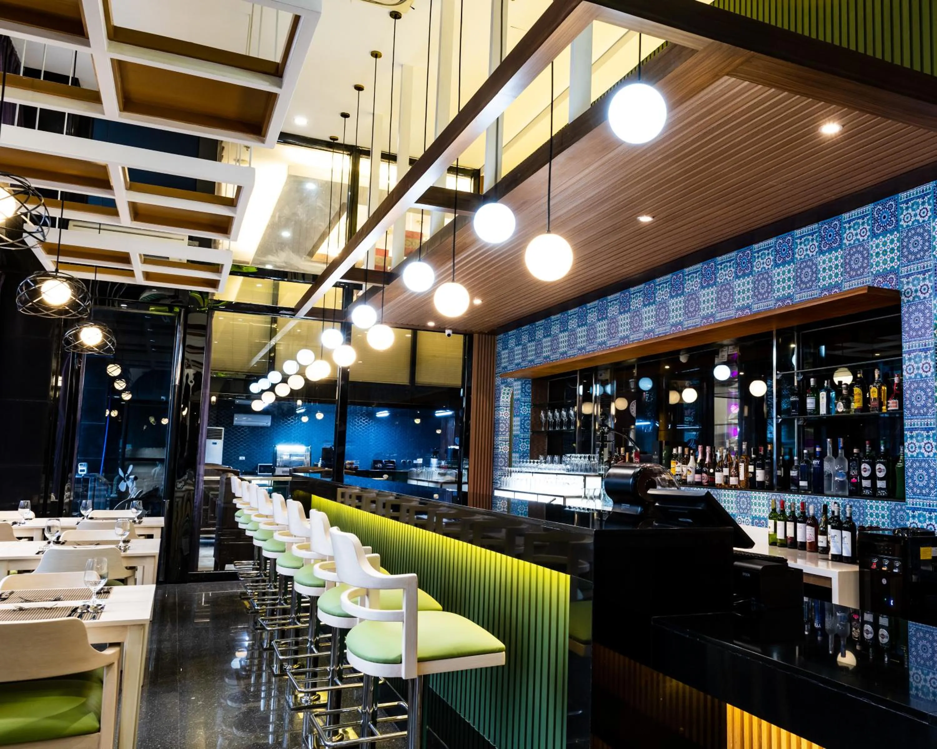 Restaurant/places to eat in Prime Asia Hotel