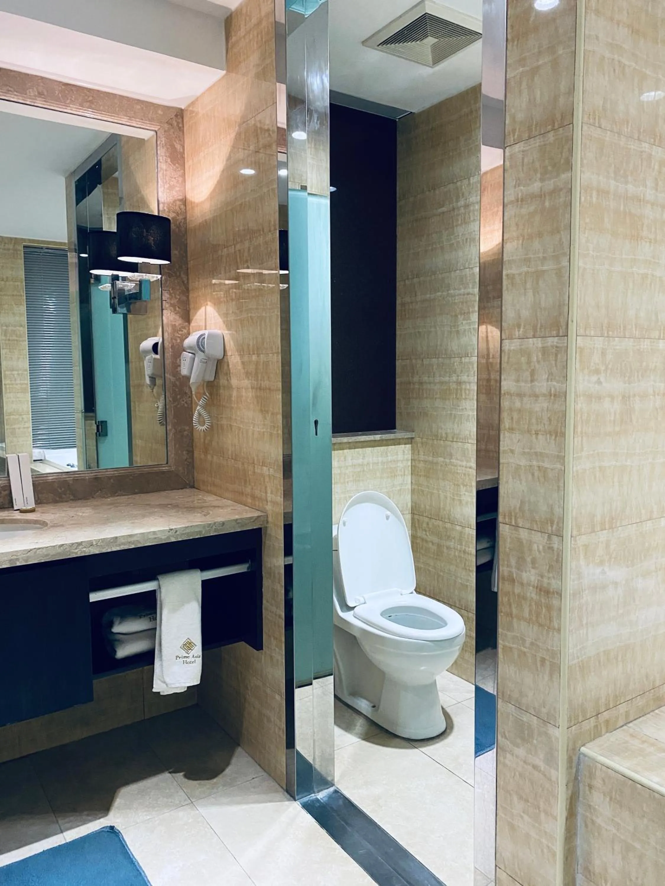 Toilet in Prime Asia Hotel