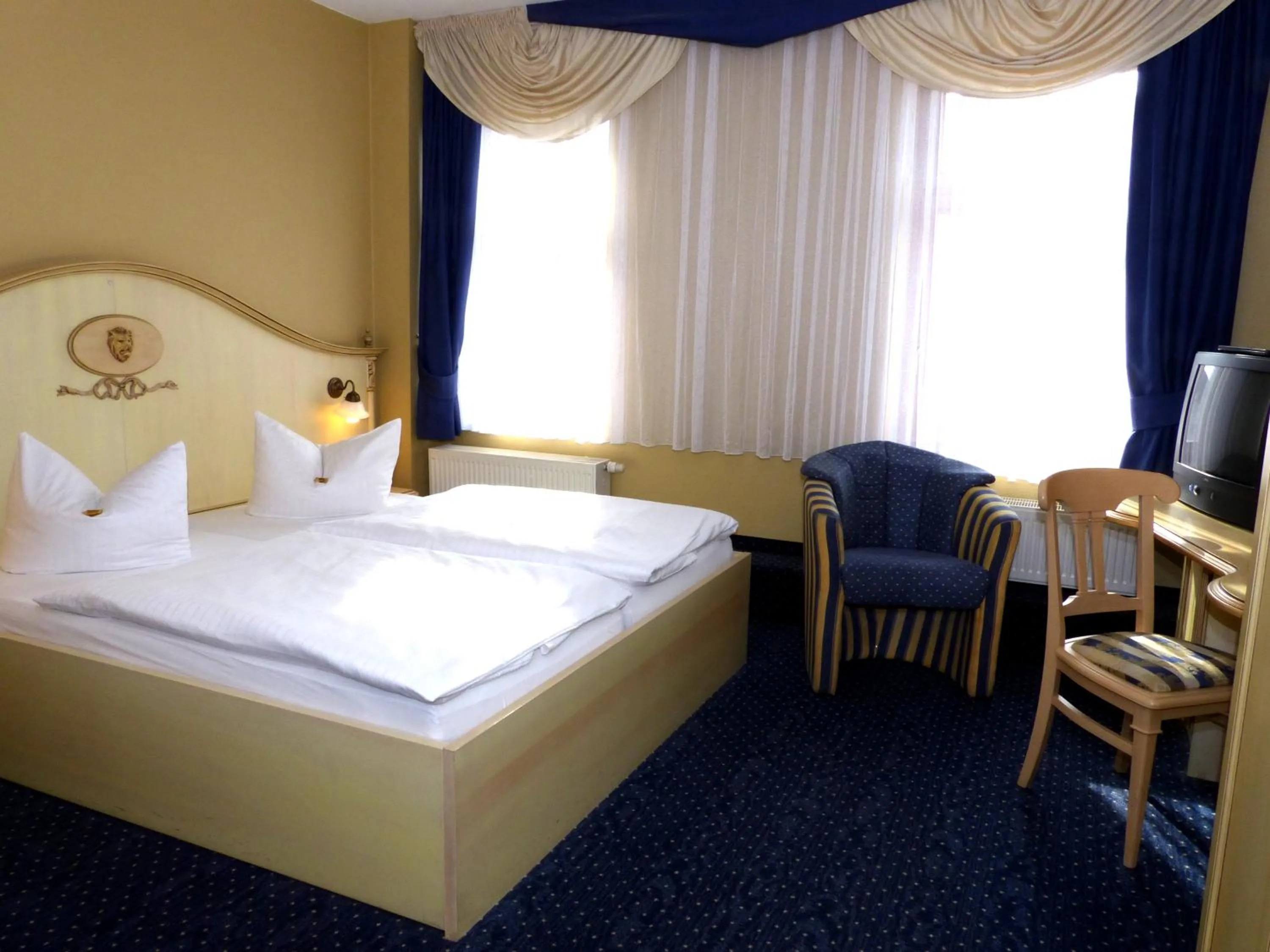 Bed in Hotel Goldner Loewe