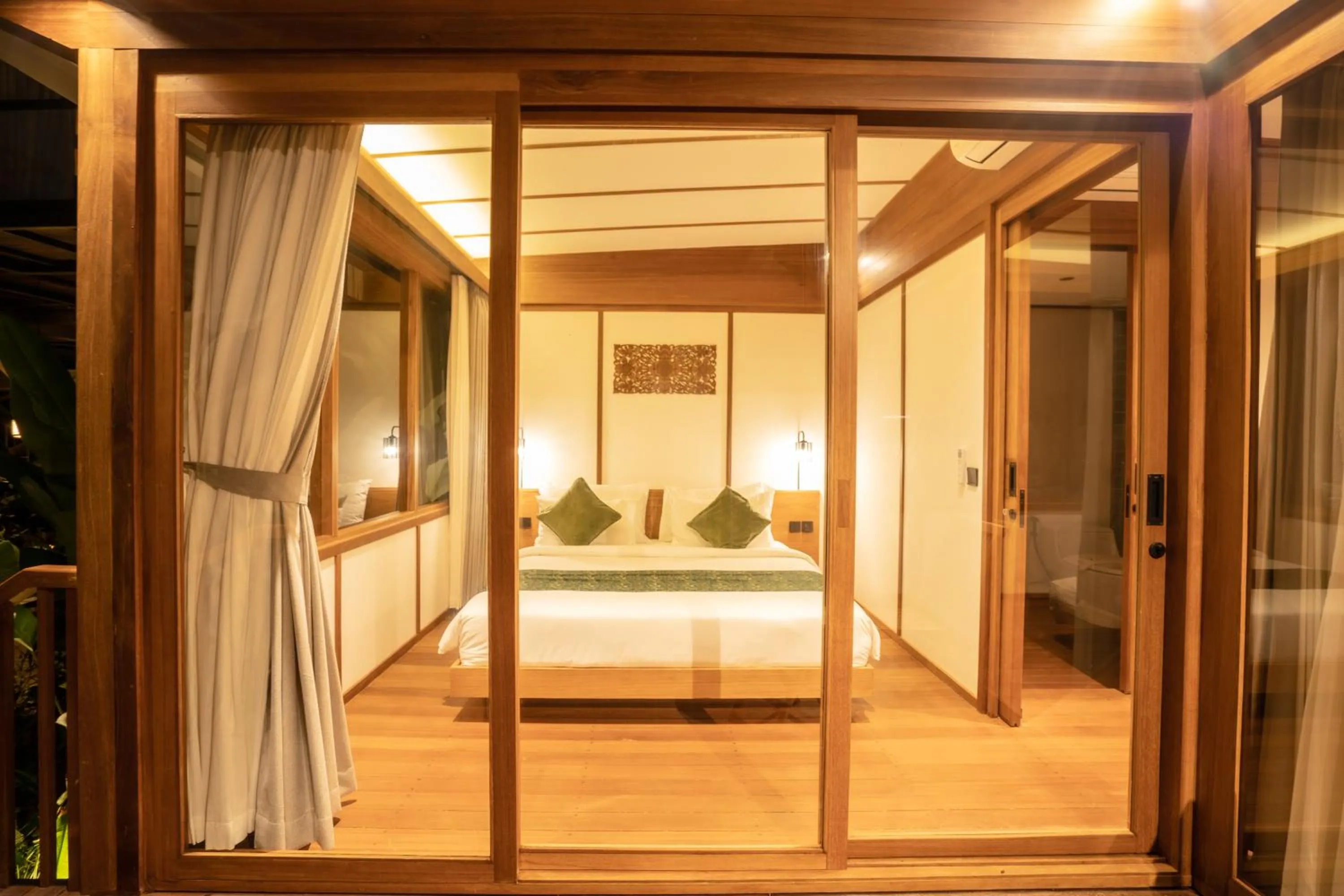 Bedroom, Bed in Grün Ubud