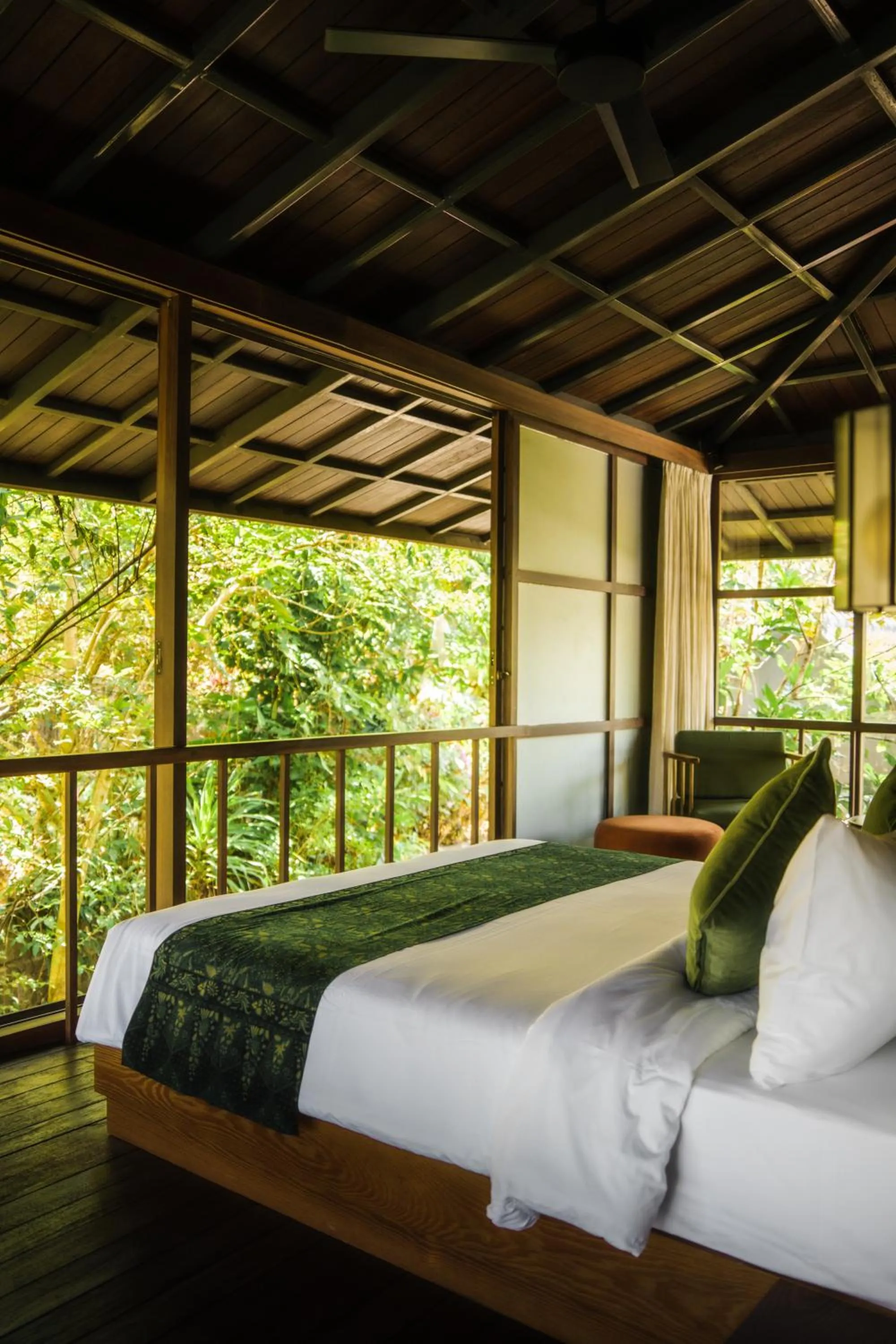 Bedroom, Bed in Grün Ubud