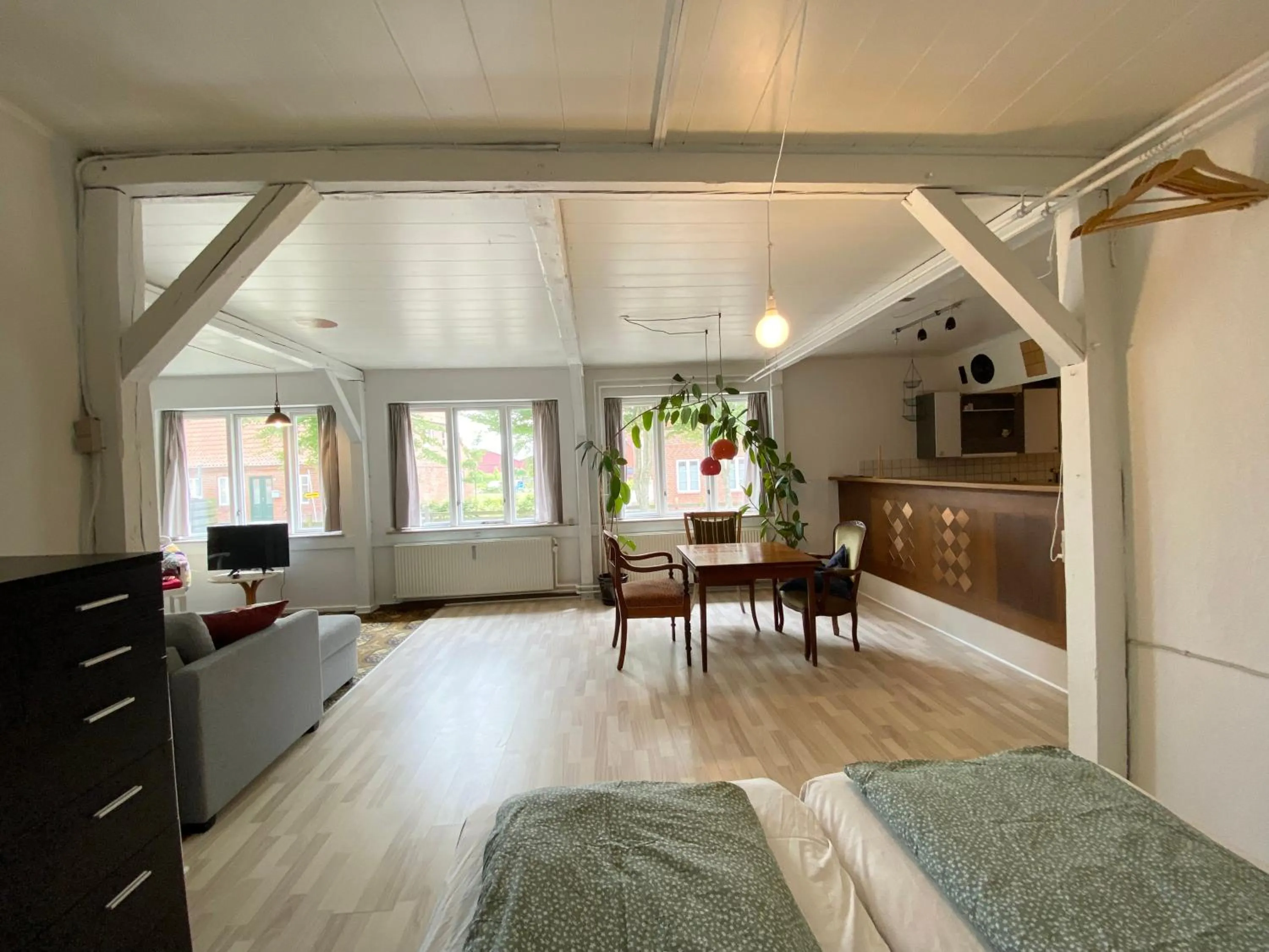 Dining area, Bed in Studio Apartment in the heart of Højer