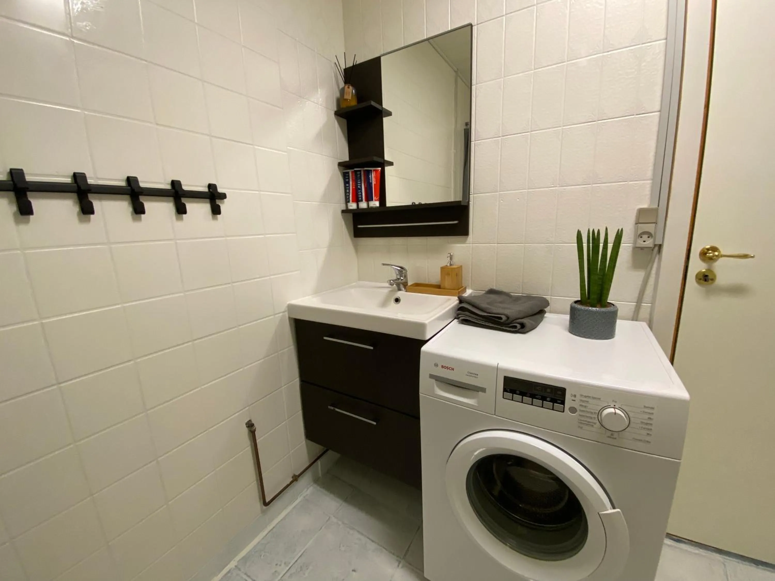 Bathroom in Studio Apartment in the heart of Højer
