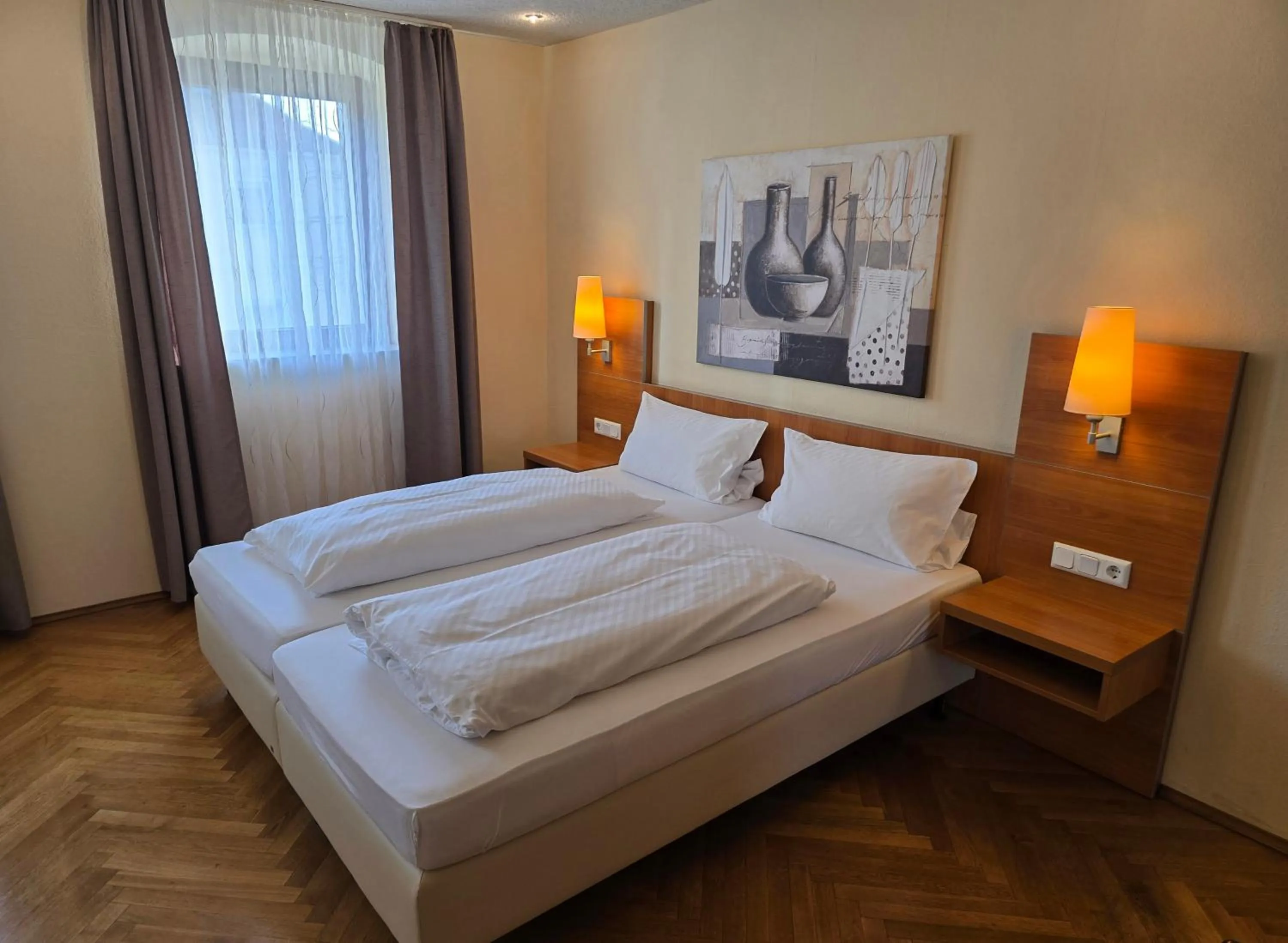 Bed in Hotel-Restaurant Zum Kirschbaum