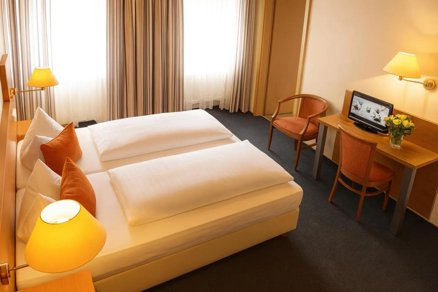 Bed in Hotel-Restaurant Zum Kirschbaum