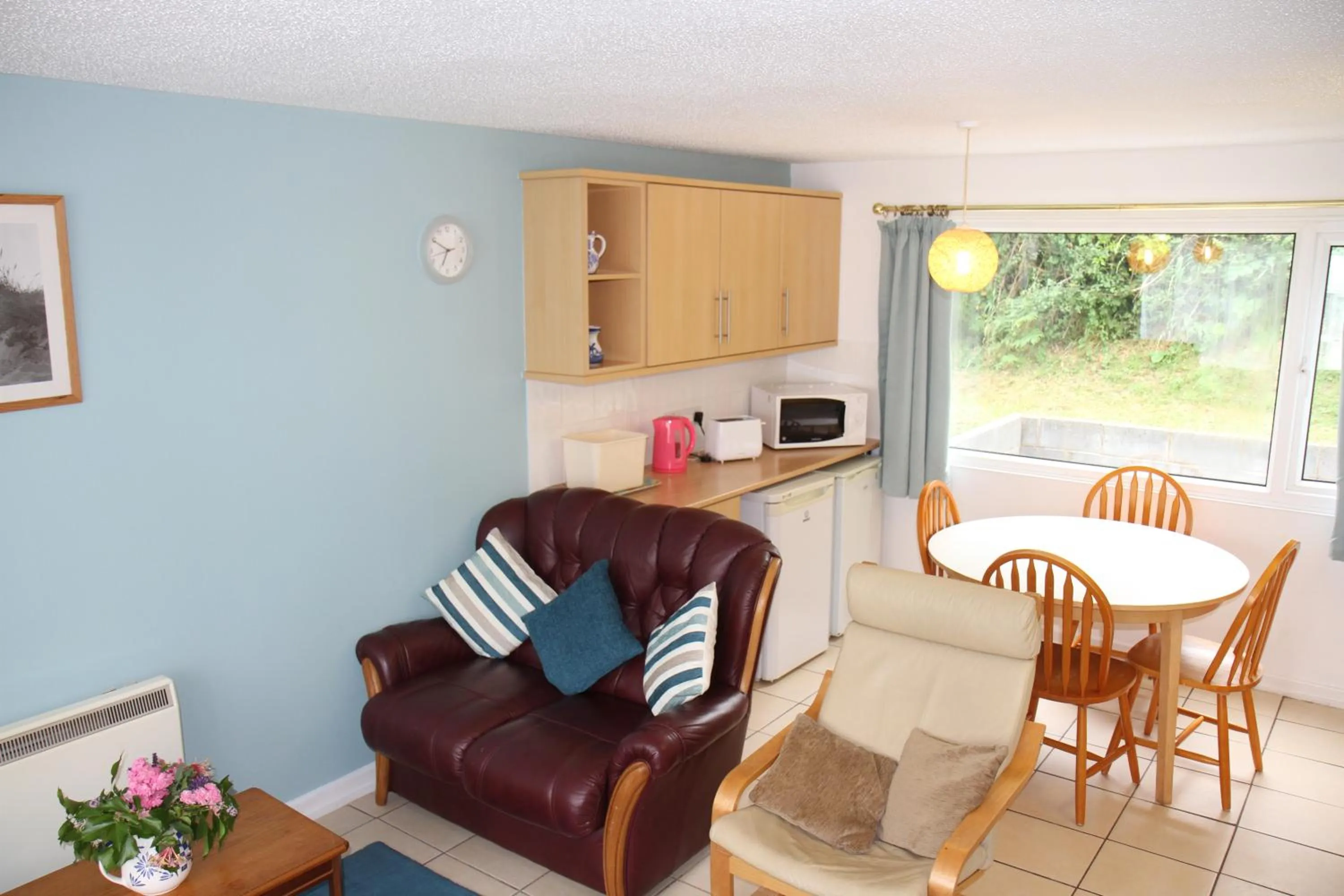 Seating area in Freshwater Bay Holiday Cottages
