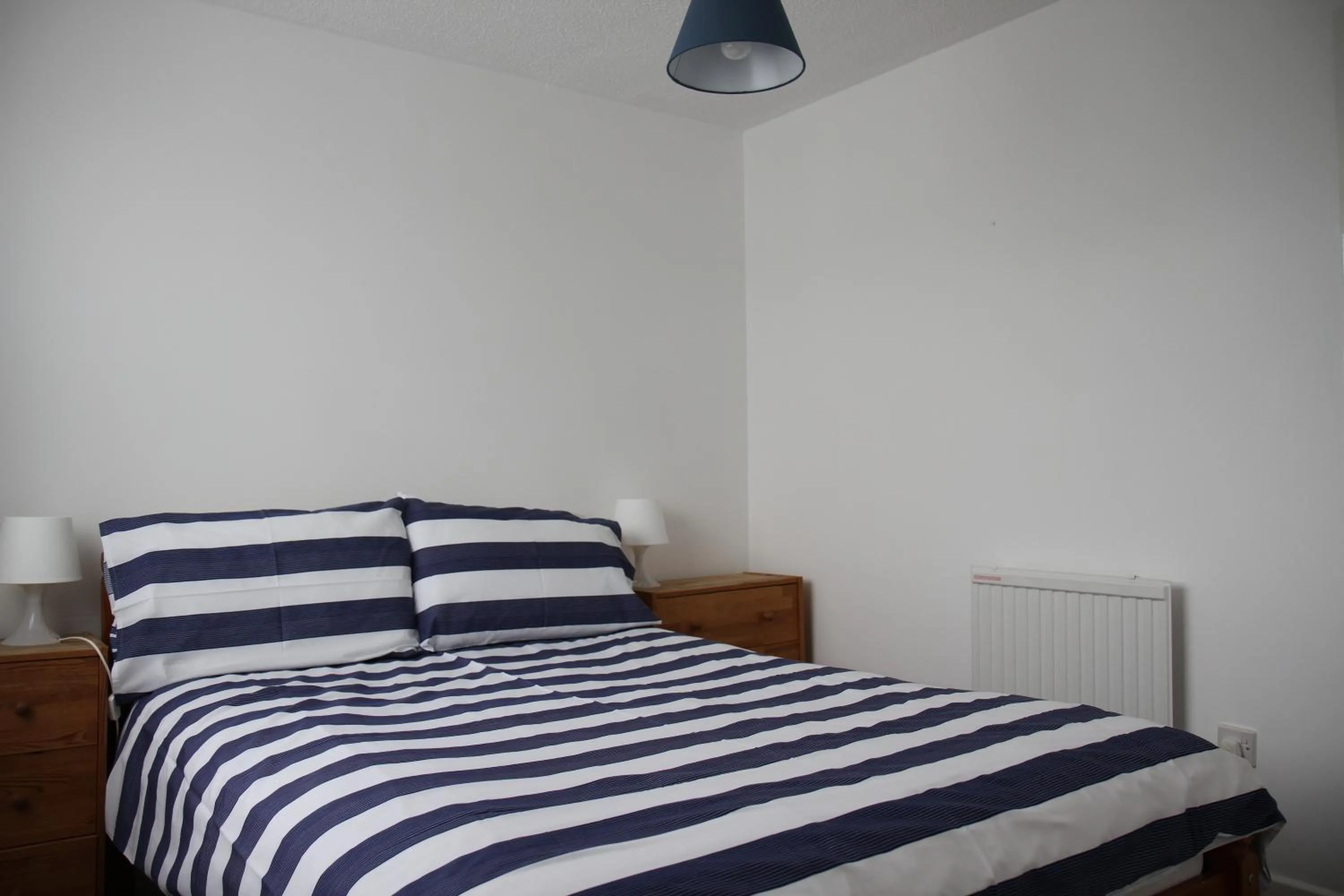 Bedroom, Bed in Freshwater Bay Holiday Cottages